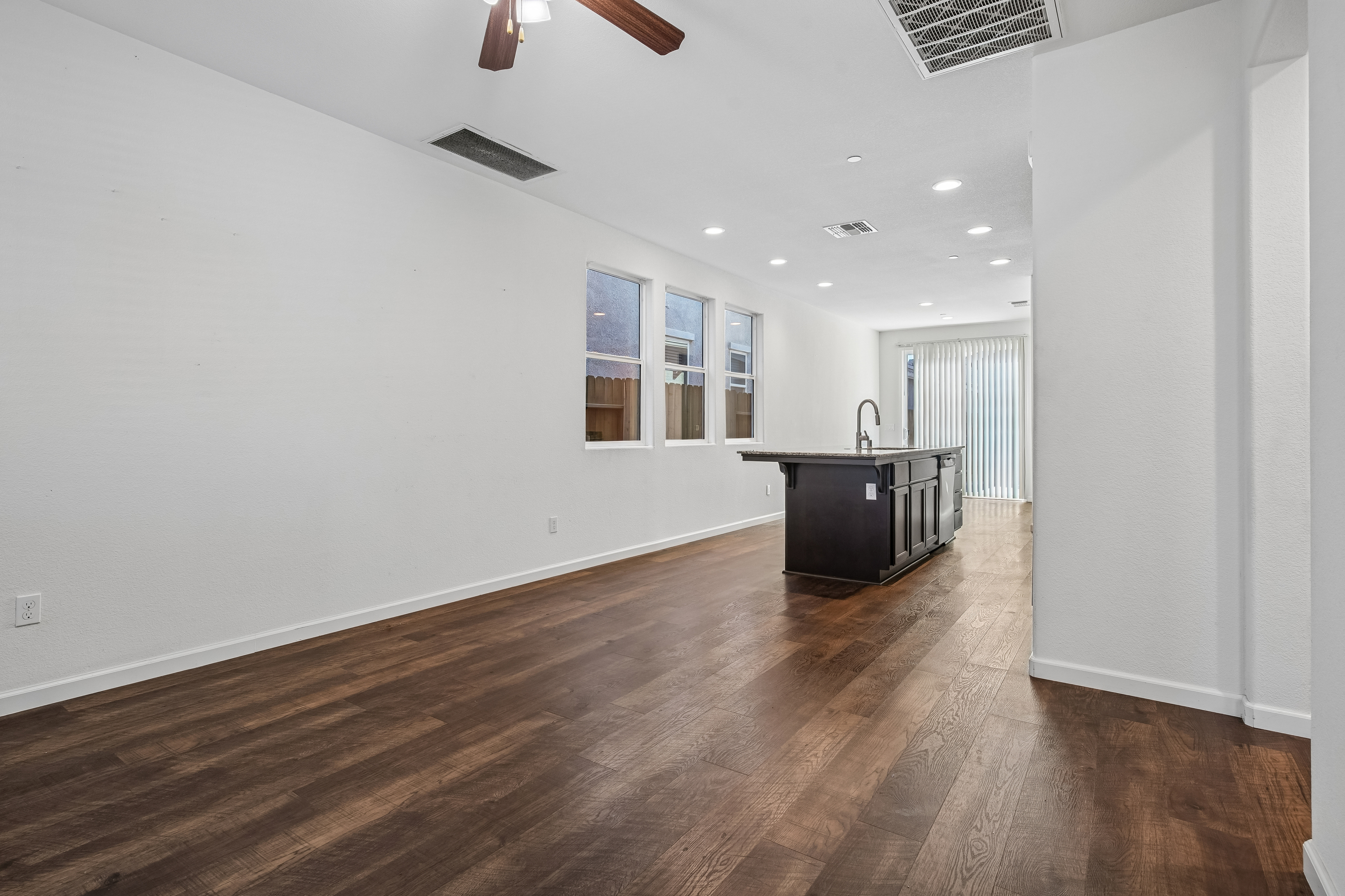 Photo 6 of 25 of 852 Castellona Dr, Newman, CA