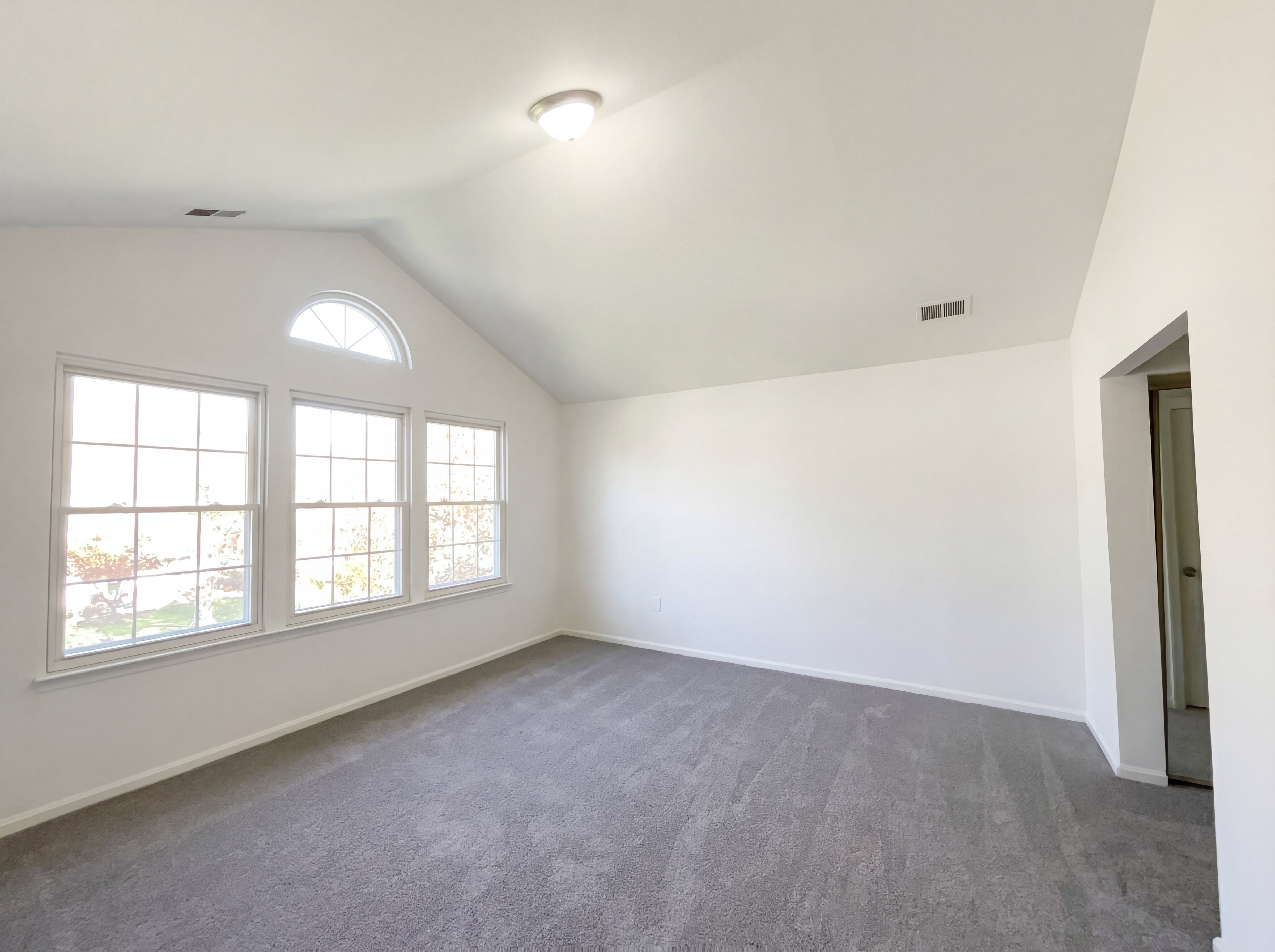 Photo 4 of 48 of 13907 Castle Ct, Chantilly, VA