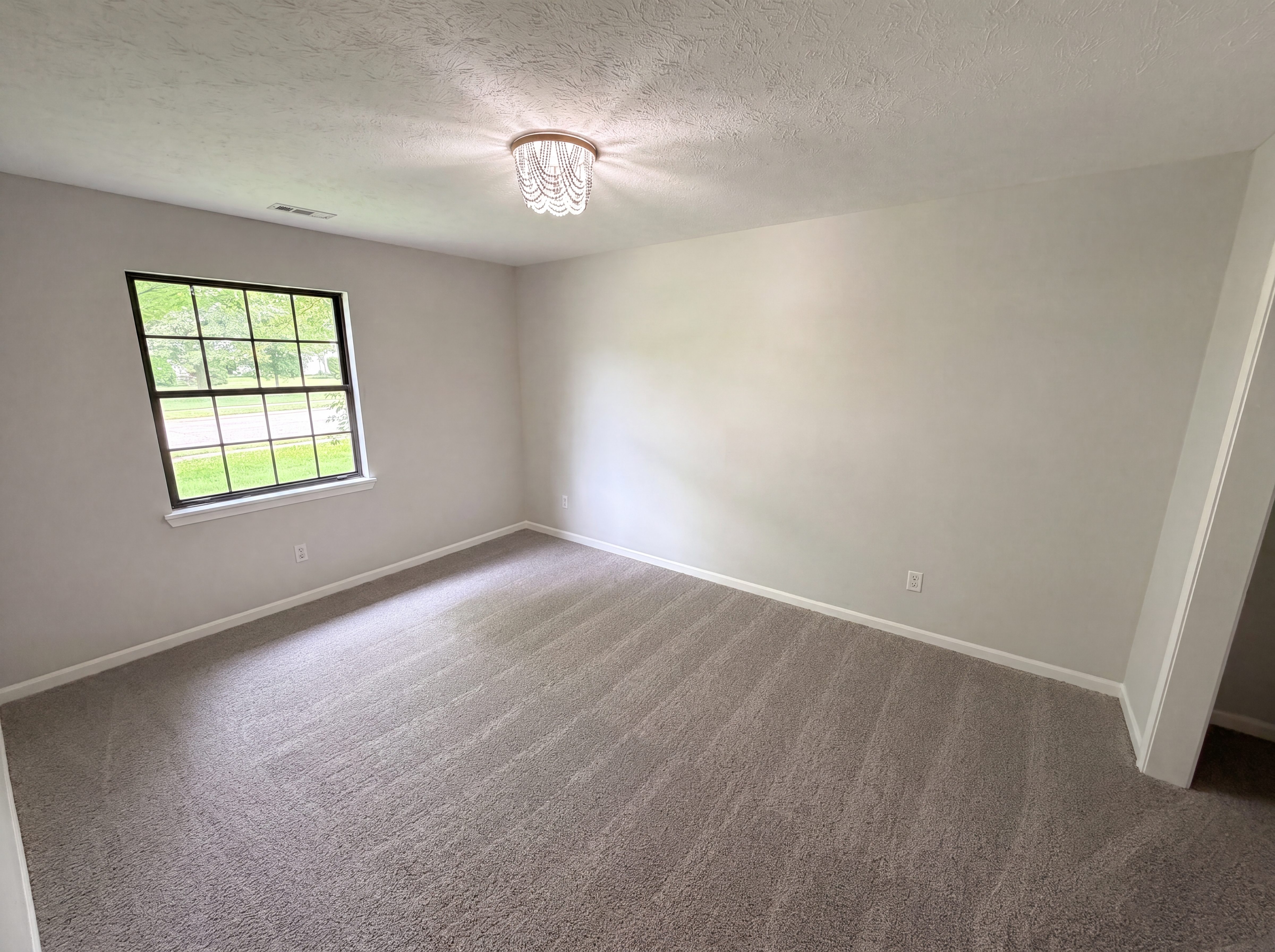 Photo 11 of 20 of 8058 Cherrybark Dr, Indianapolis, IN
