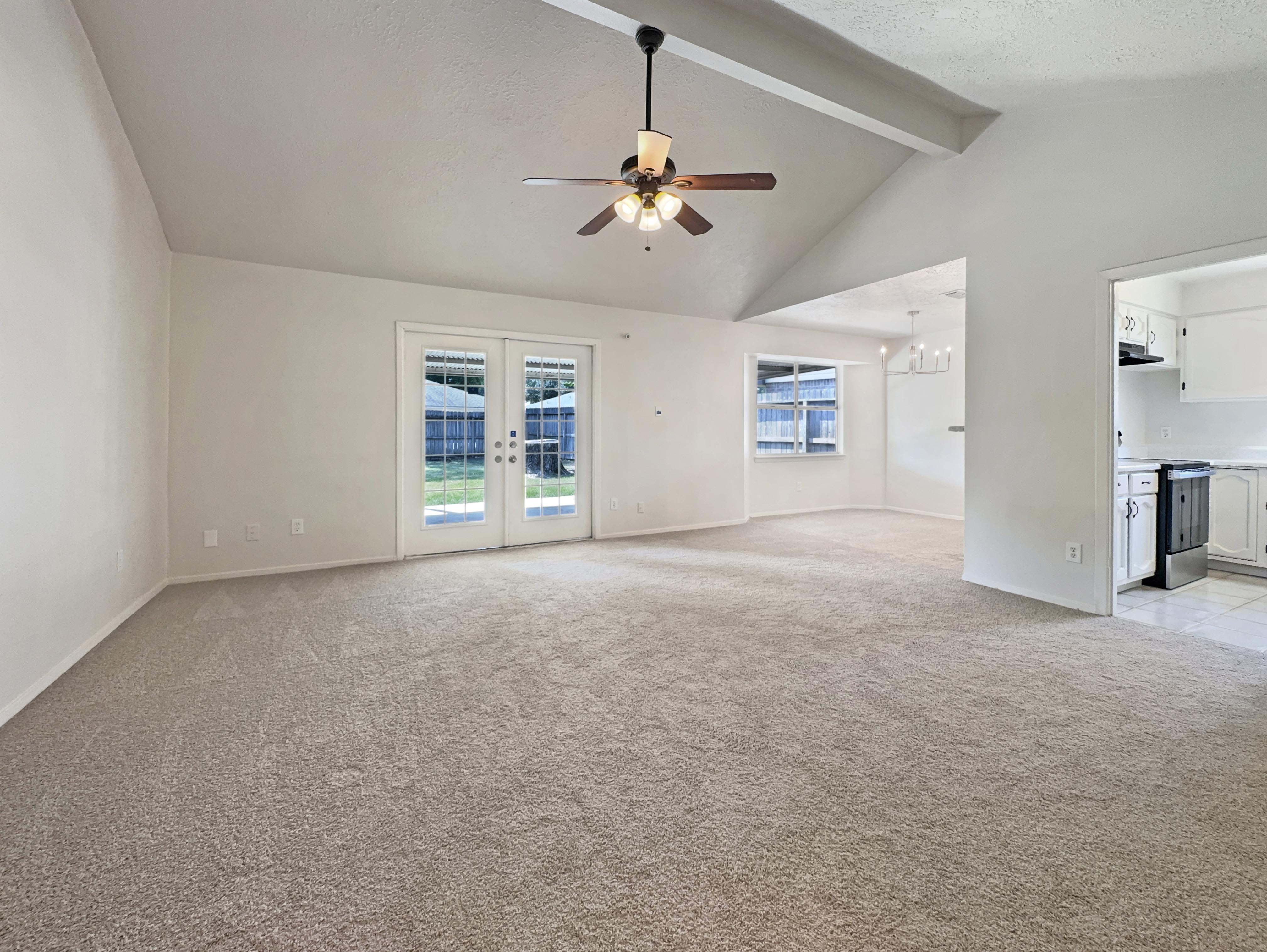 Photo 3 of 19 of 10110 Willmont Rd, La Porte, TX