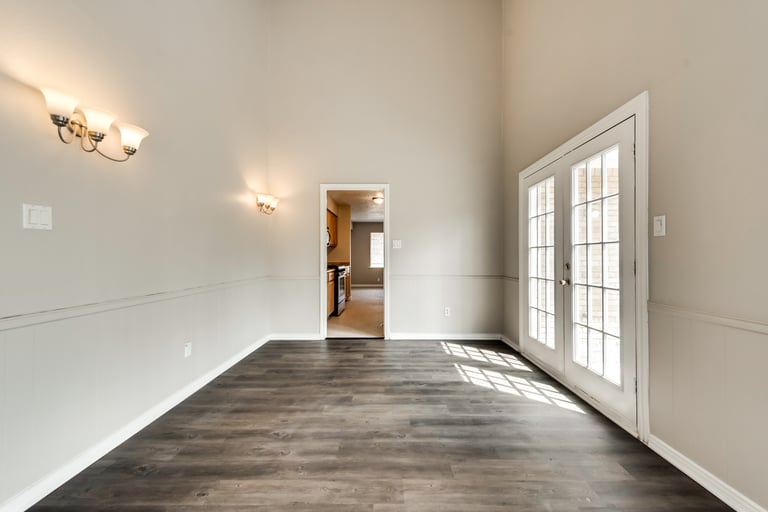 Photo 13 of 32 - 4606 Ashbrook Rd, Dallas, TX 75227