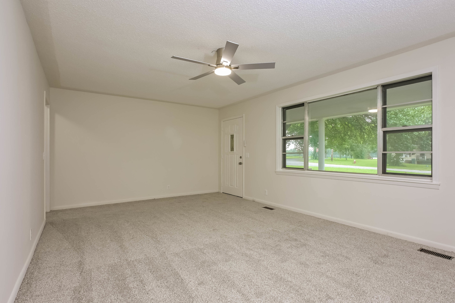 Photo 3 of 21 of 763 Oak Ave, Pinehurst, GA