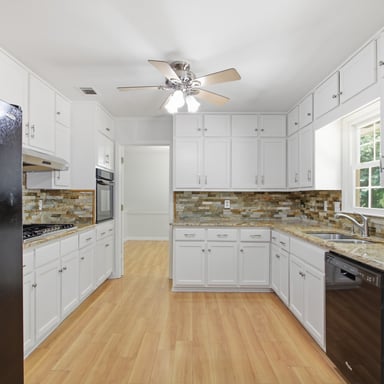 Property photo 2 of 3662 Sweet Briar Ln SE
