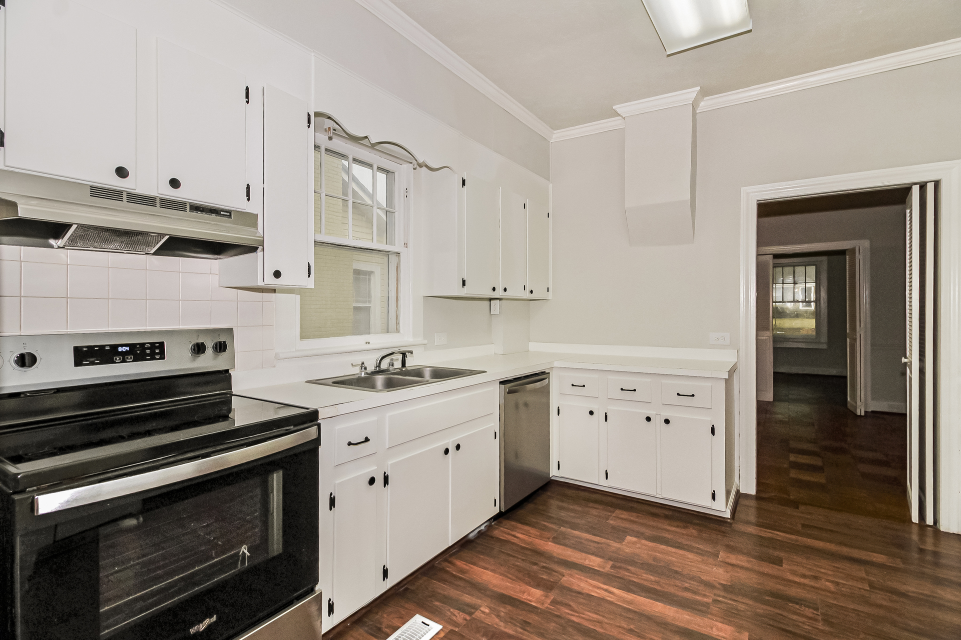 Photo 2 of 22 of 114 E Clay St, Whiteville, NC