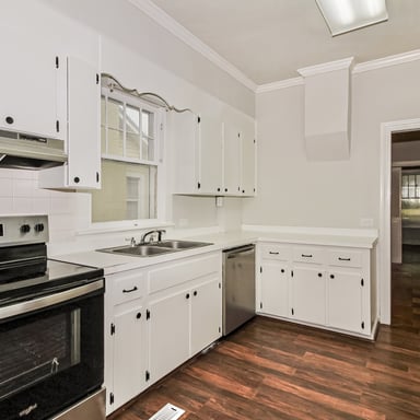 Property photo 2 of 114 E Clay St