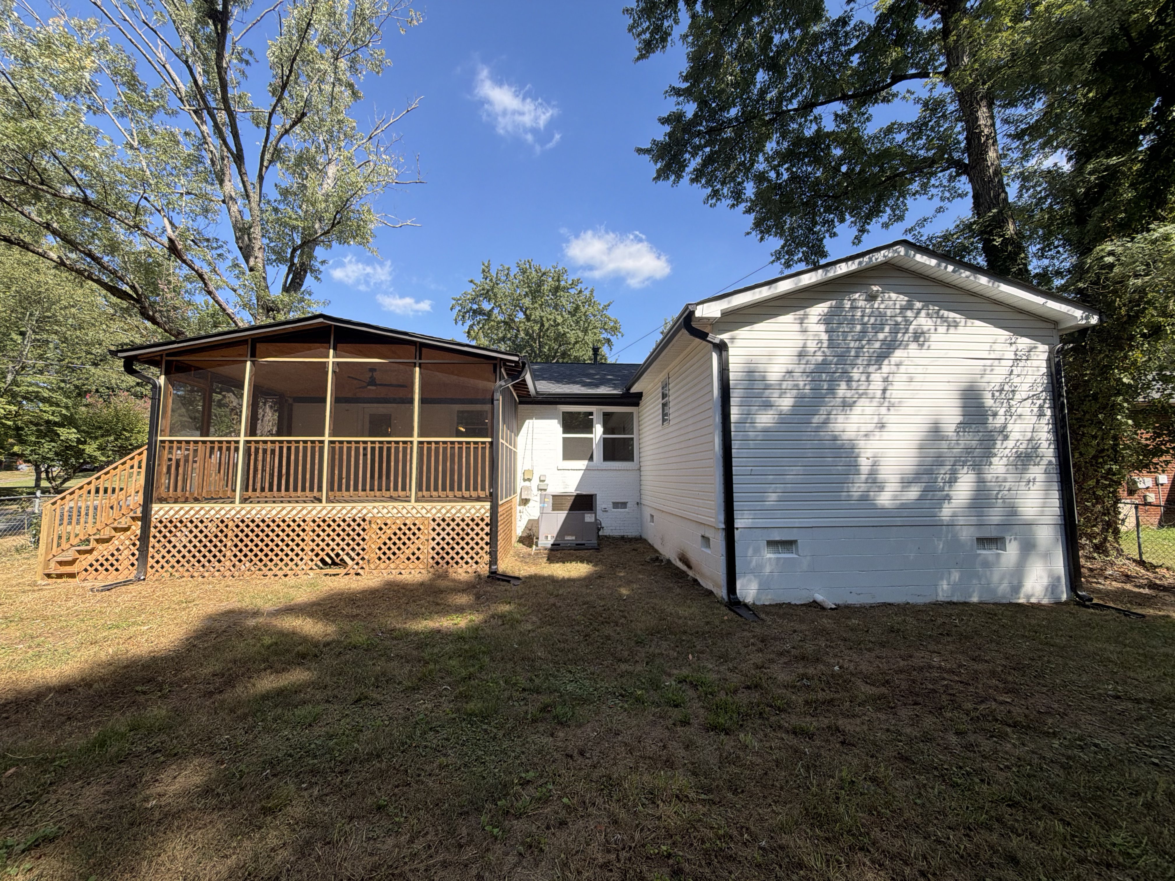 Photo 6 of 23 of 4200 Abbeydale Dr, Charlotte, NC