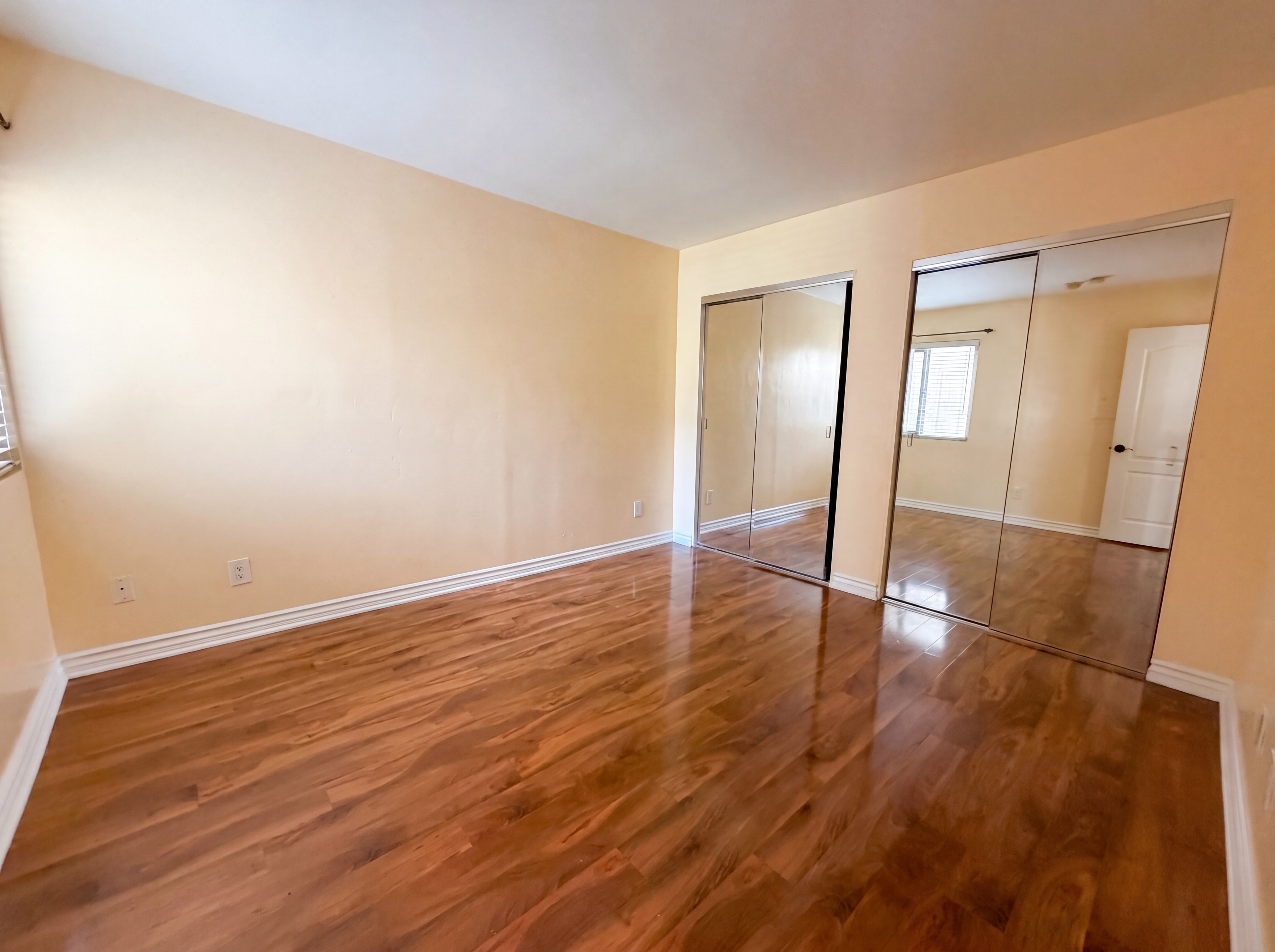 Photo 4 of 31 of 920 S Palmetto Ave, Ontario, CA