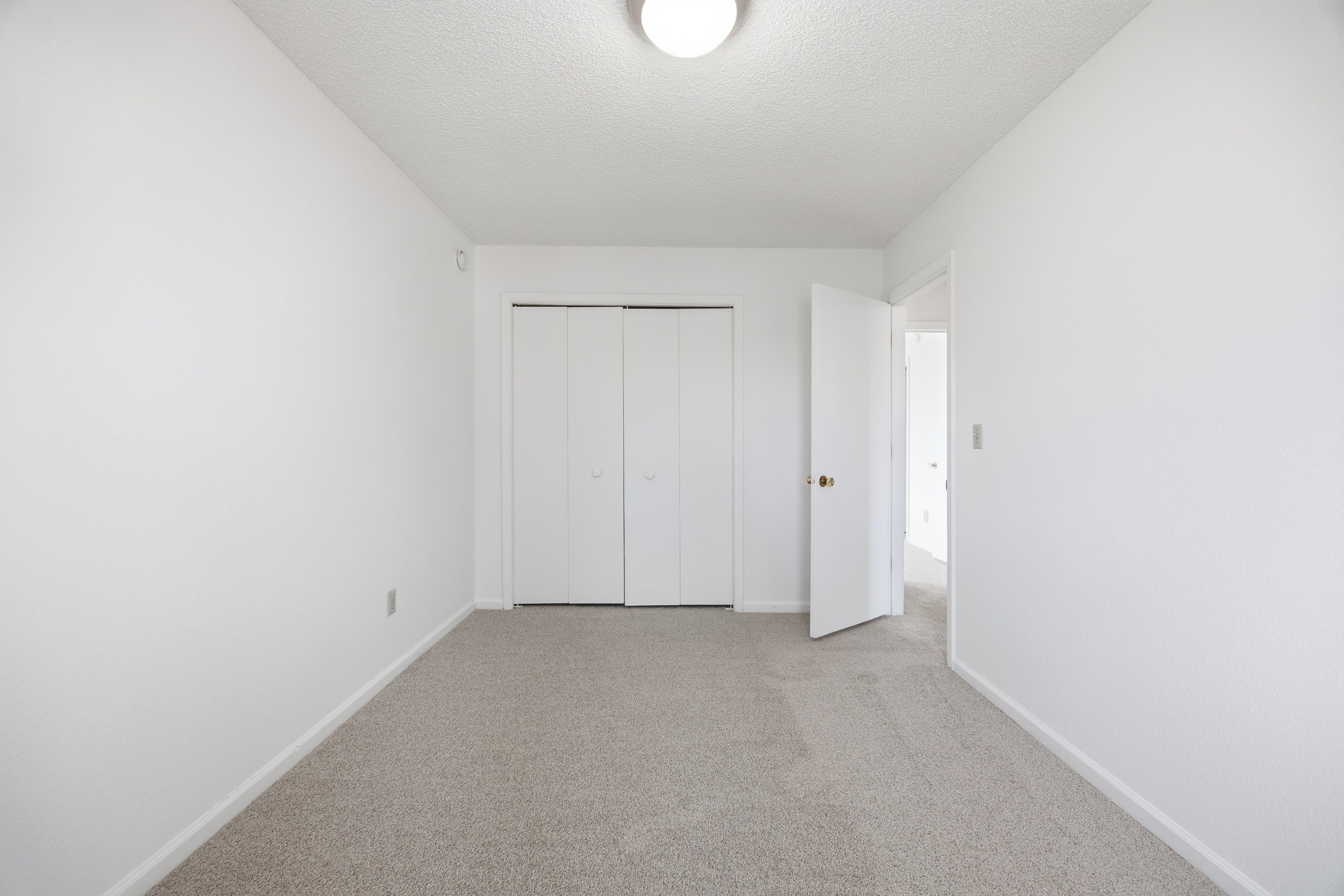 Photo 4 of 51 of 912 Amsterdam Dr, Colorado Springs, CO