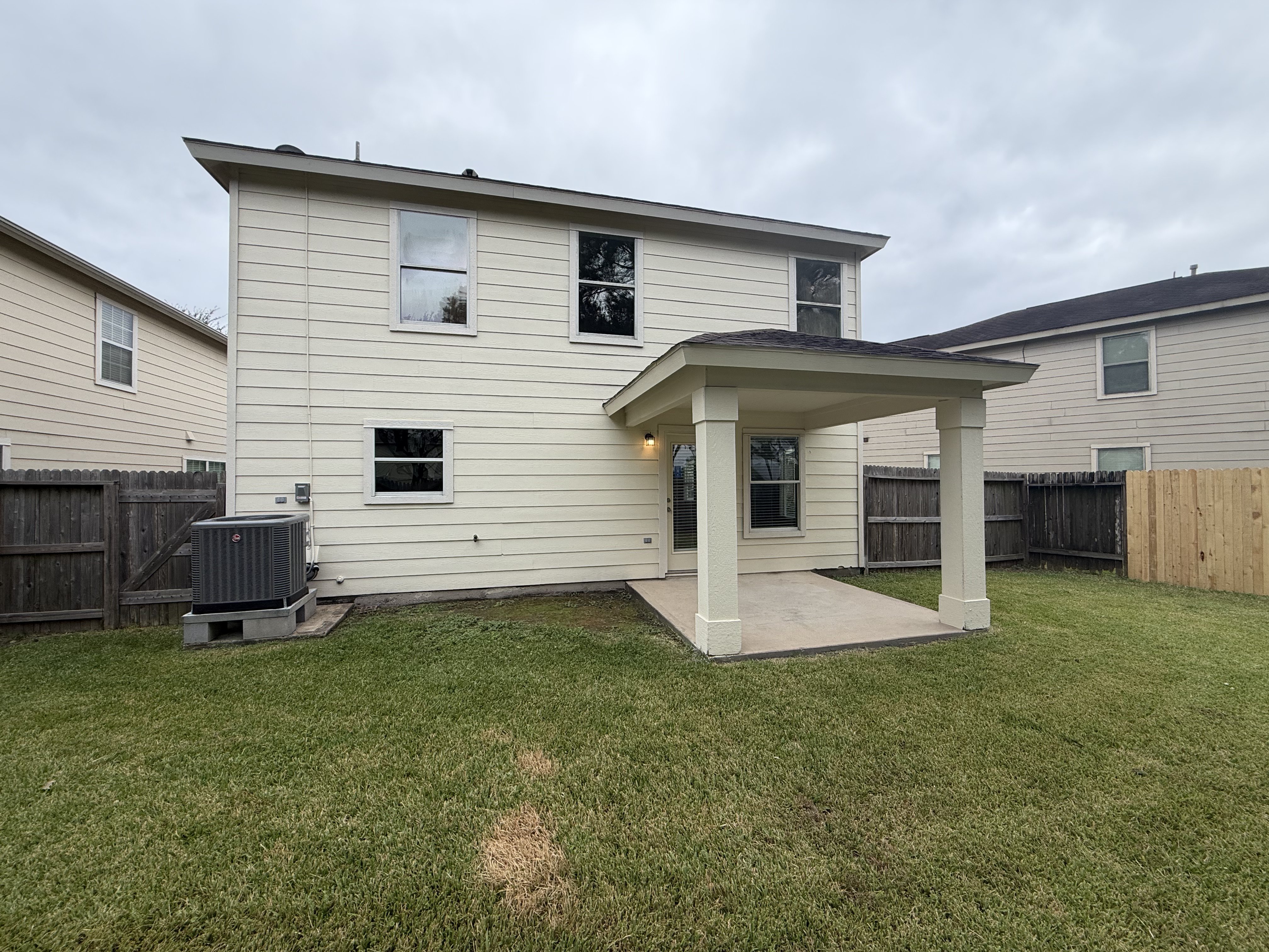 Photo 5 of 49 of 15515 Hollow Cypress Ct, Houston, TX