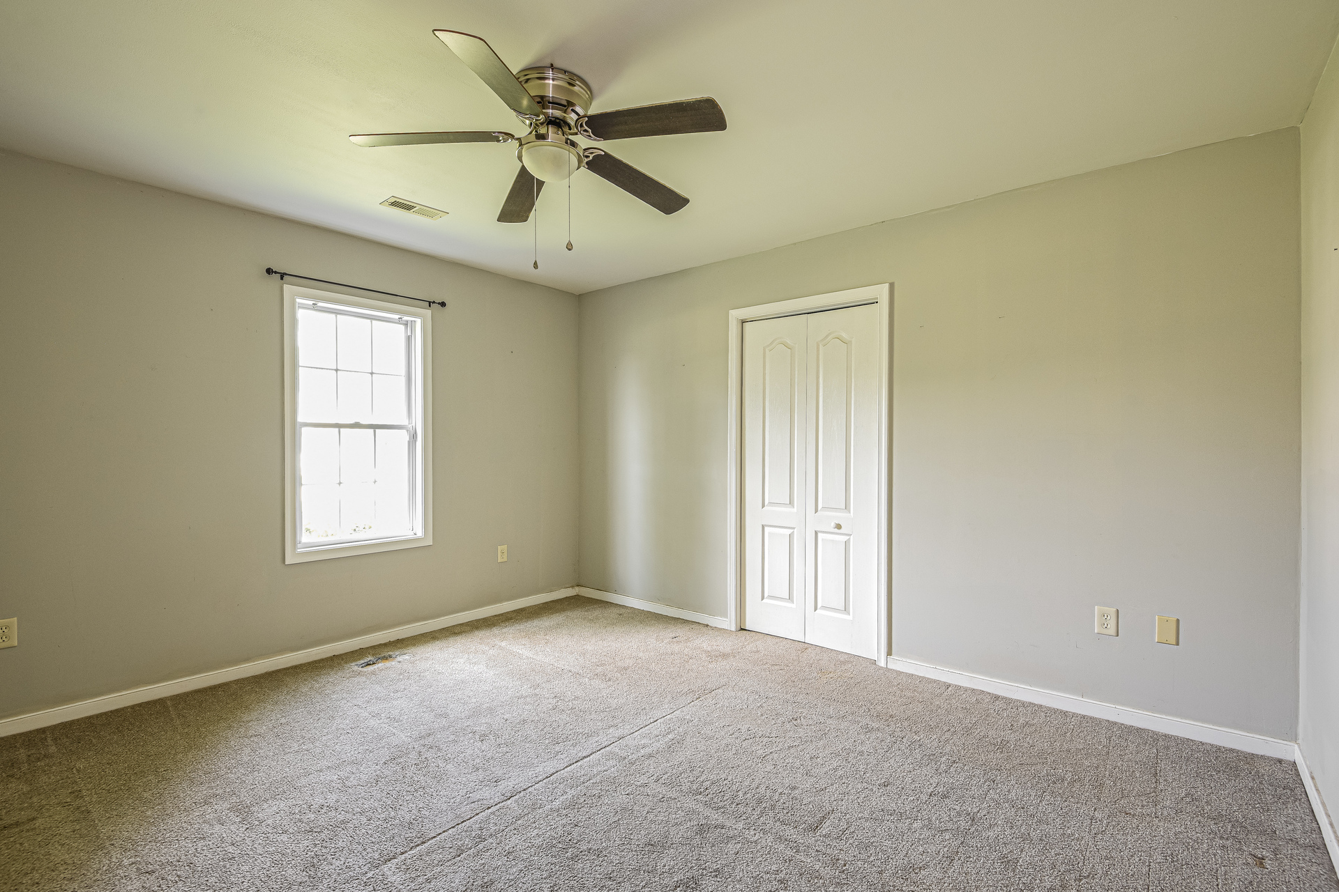 Photo 15 of 21 of 825 Nottoway Ave, Blackstone, VA