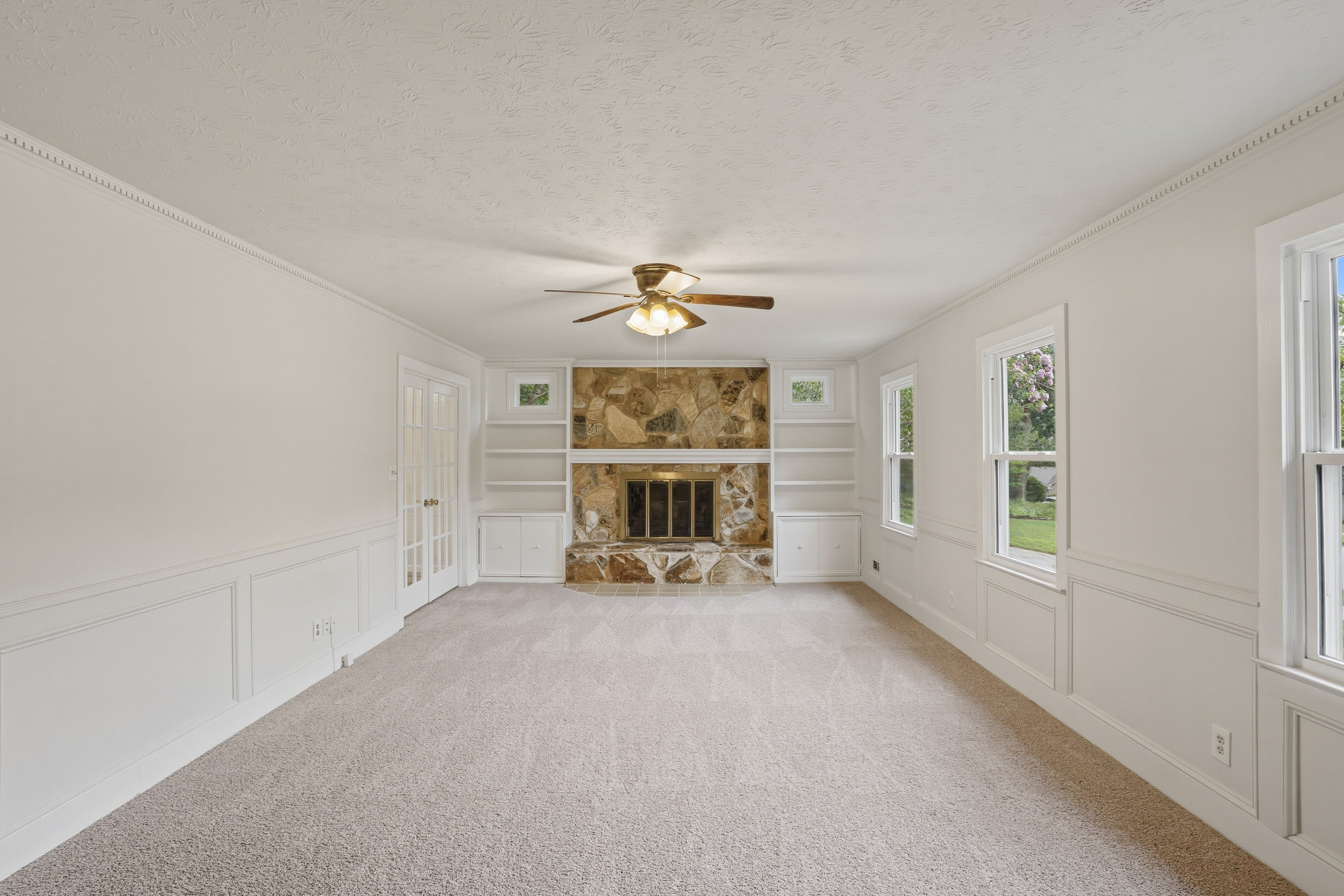 Photo 2 of 37 of 3839 Cotswold Dr , Lilburn, GA