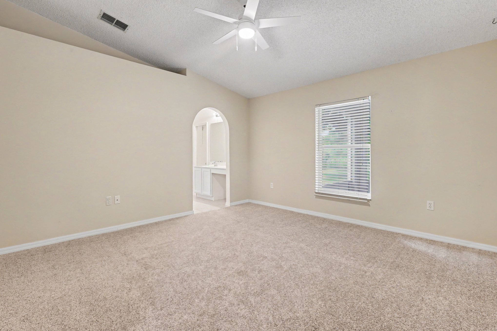 Photo 4 of 27 of 262 SW Panther Trce, Port Saint Lucie, FL