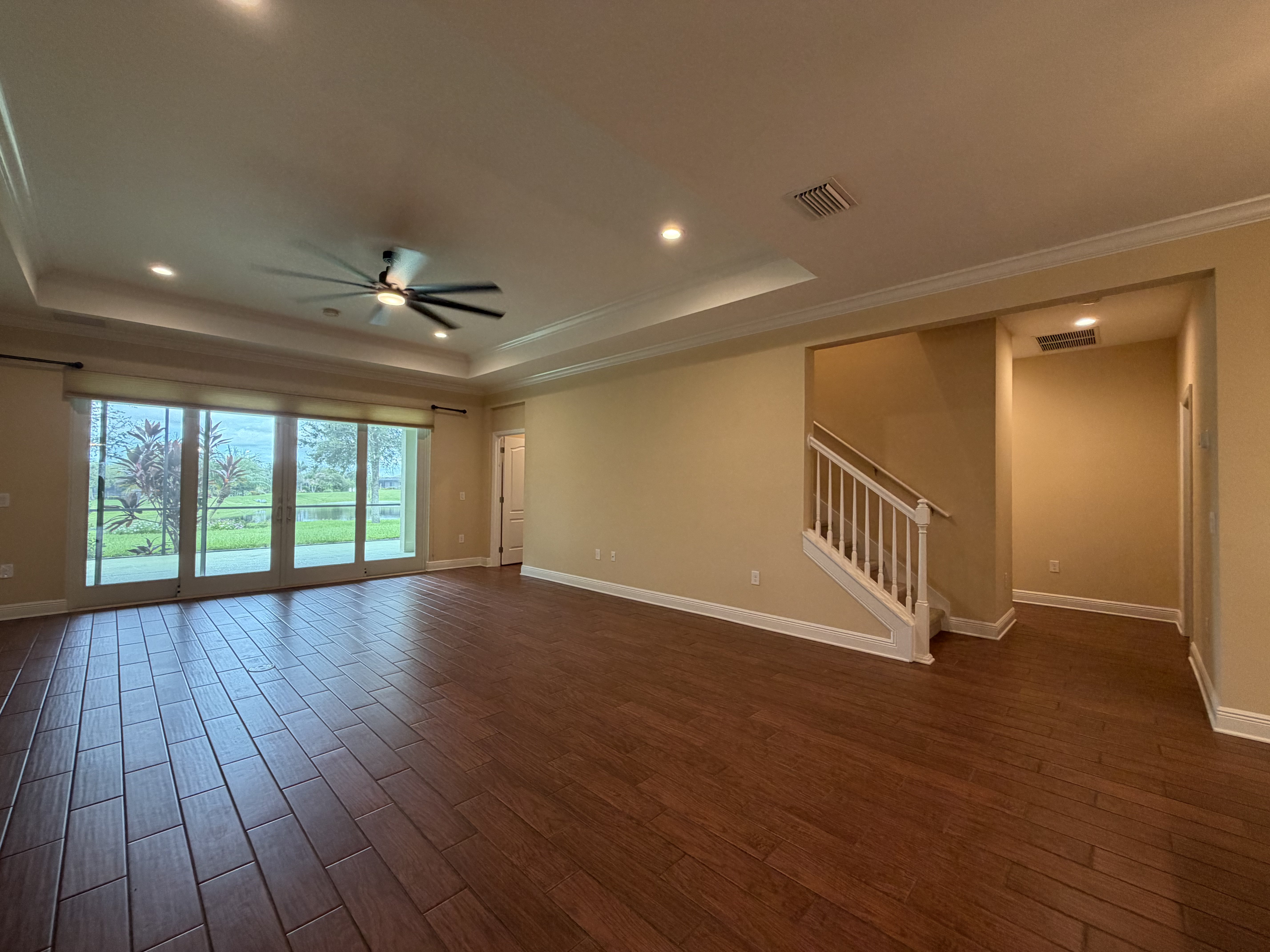 Photo 3 of 24 of 1121 Thornbury Dr, Parrish, FL