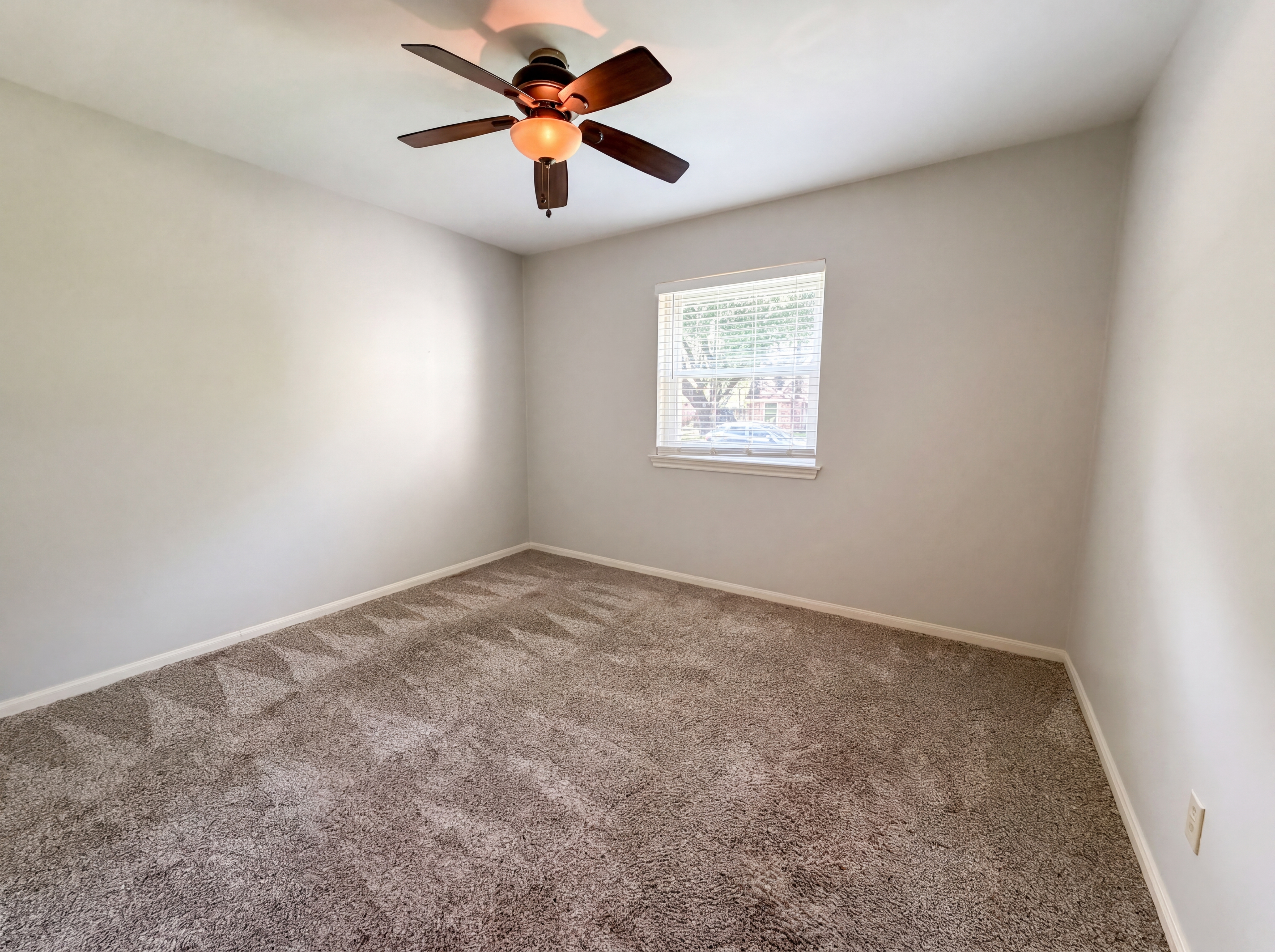 Photo 12 of 24 of 7807 Bideford Ln, Houston, TX