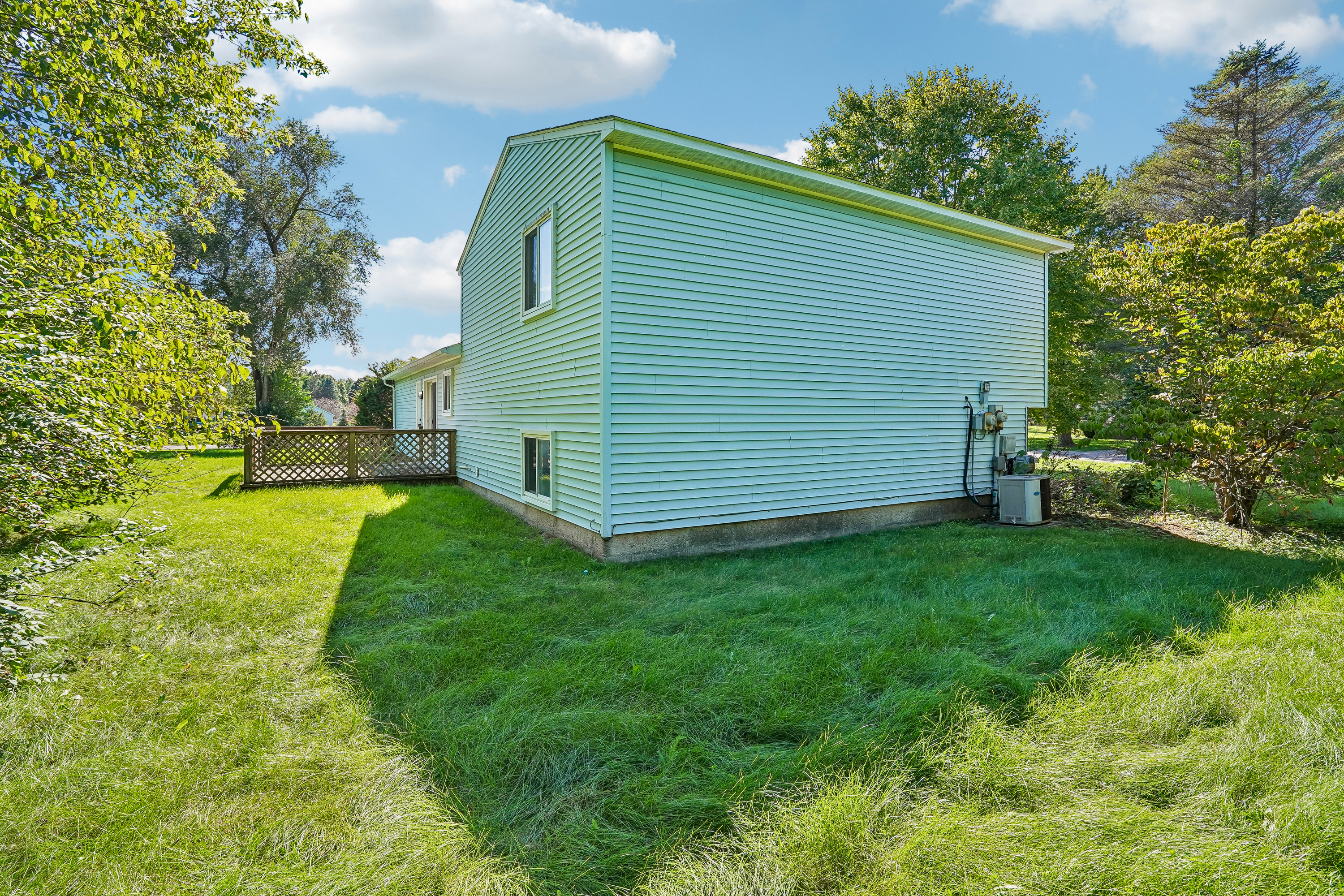 Photo 24 of 30 of 10153 Ashton St, Pinckney, MI