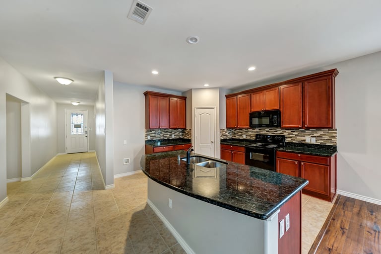 Photo 8 of 26 - 8737 Stone Valley Dr, Fort Worth, TX 76244