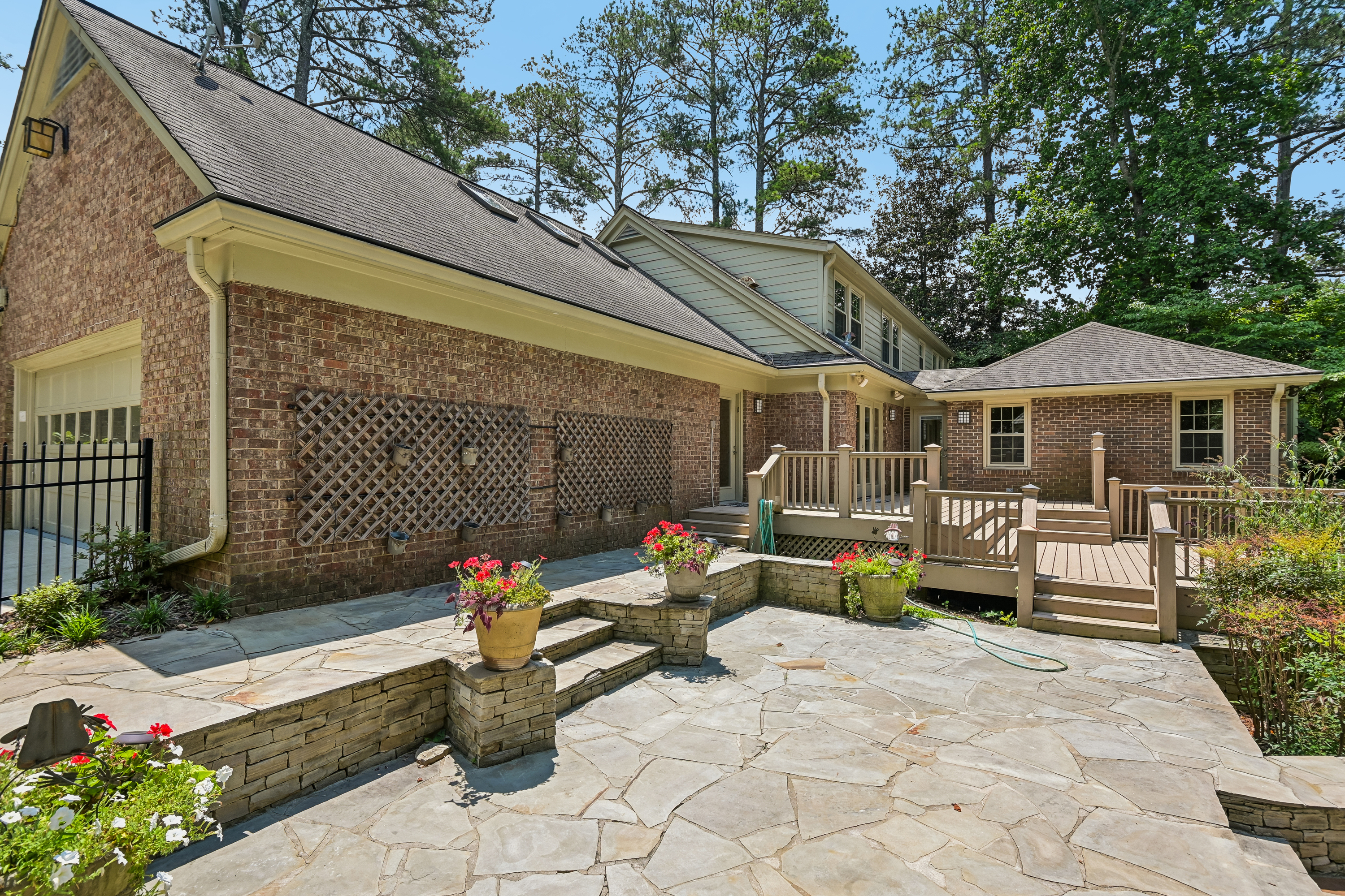 Photo 7 of 87 of 3135 Spalding Dr, Atlanta, GA