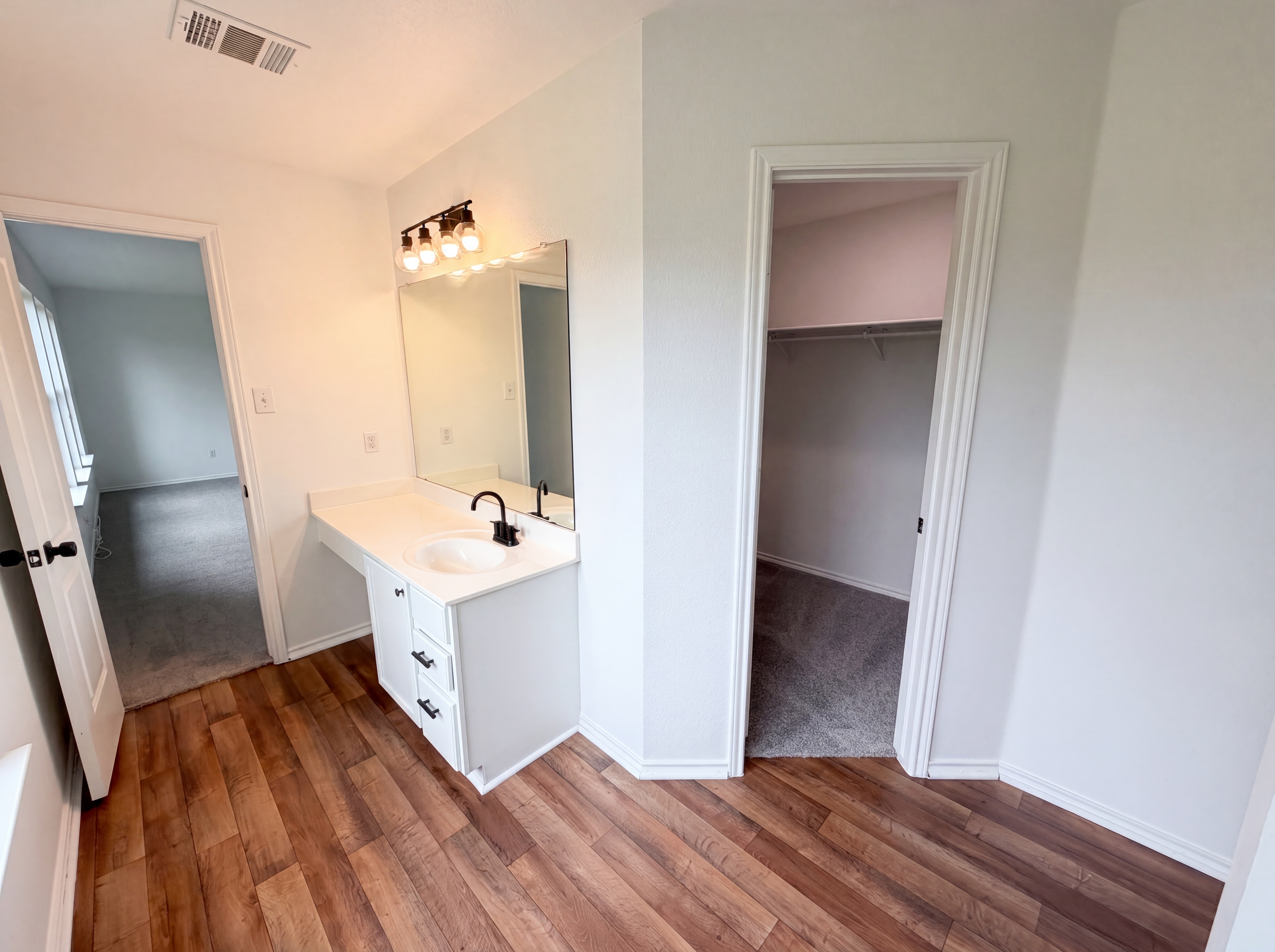 Photo 15 of 20 of 5406 S Hearsey Dr, Austin, TX