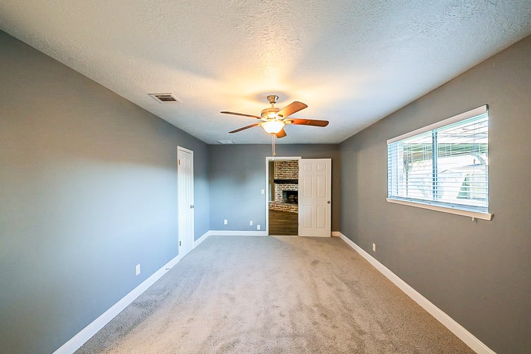 Photo 19 of 27 - 5113 Meadow Crest St, La Porte, TX 77571