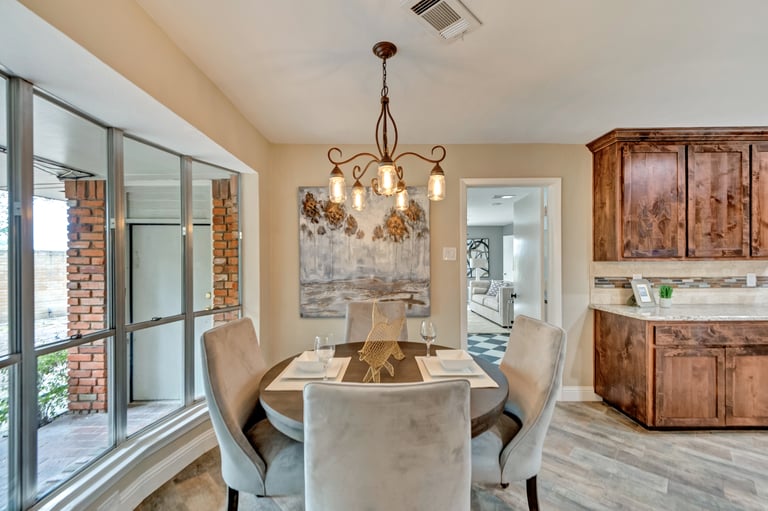 Photo 11 of 40 - 1526 Jody Ln, Irving, TX 75061