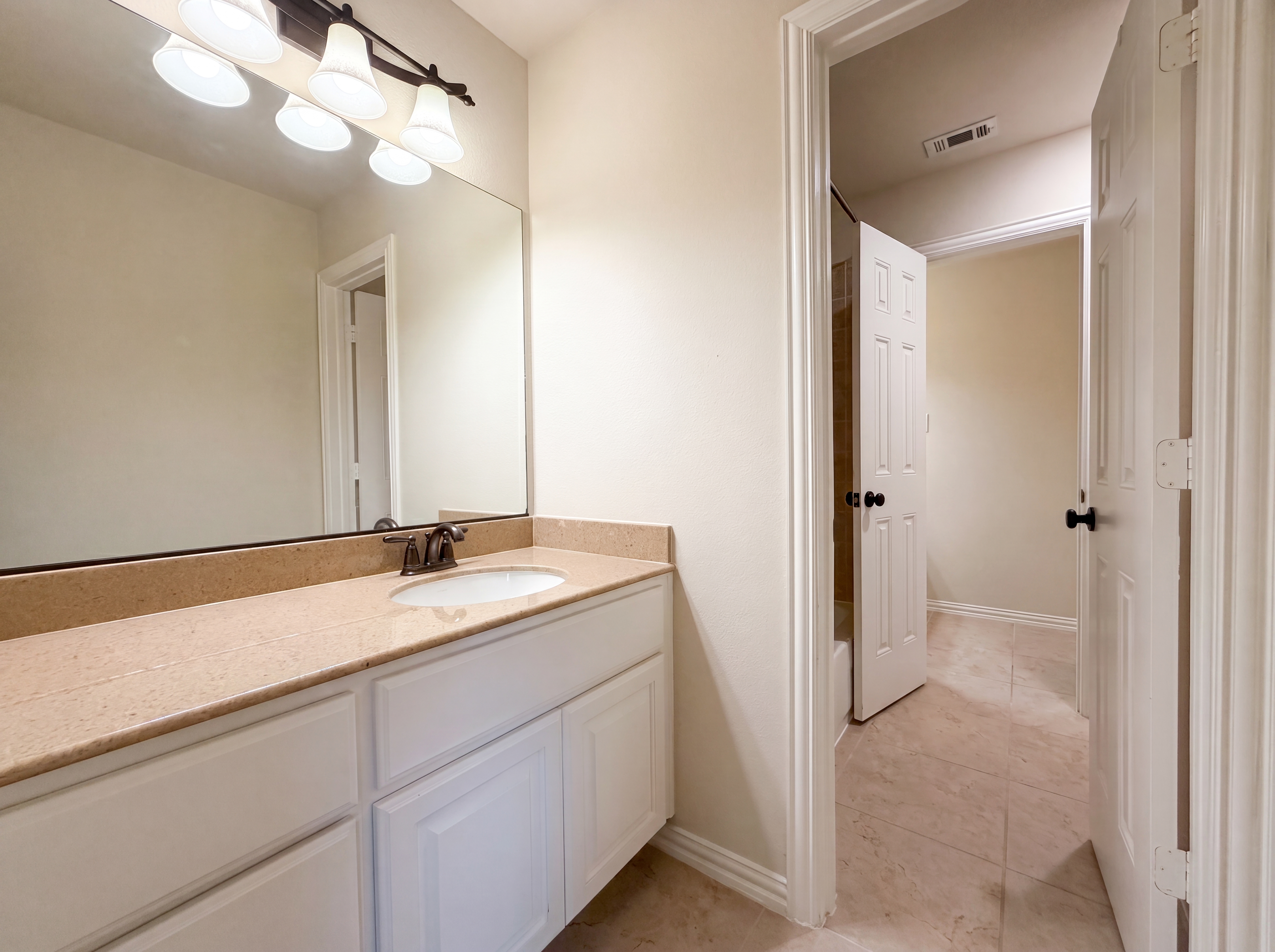 Photo 18 of 29 of 27911 Warren Park Dr, Katy, TX