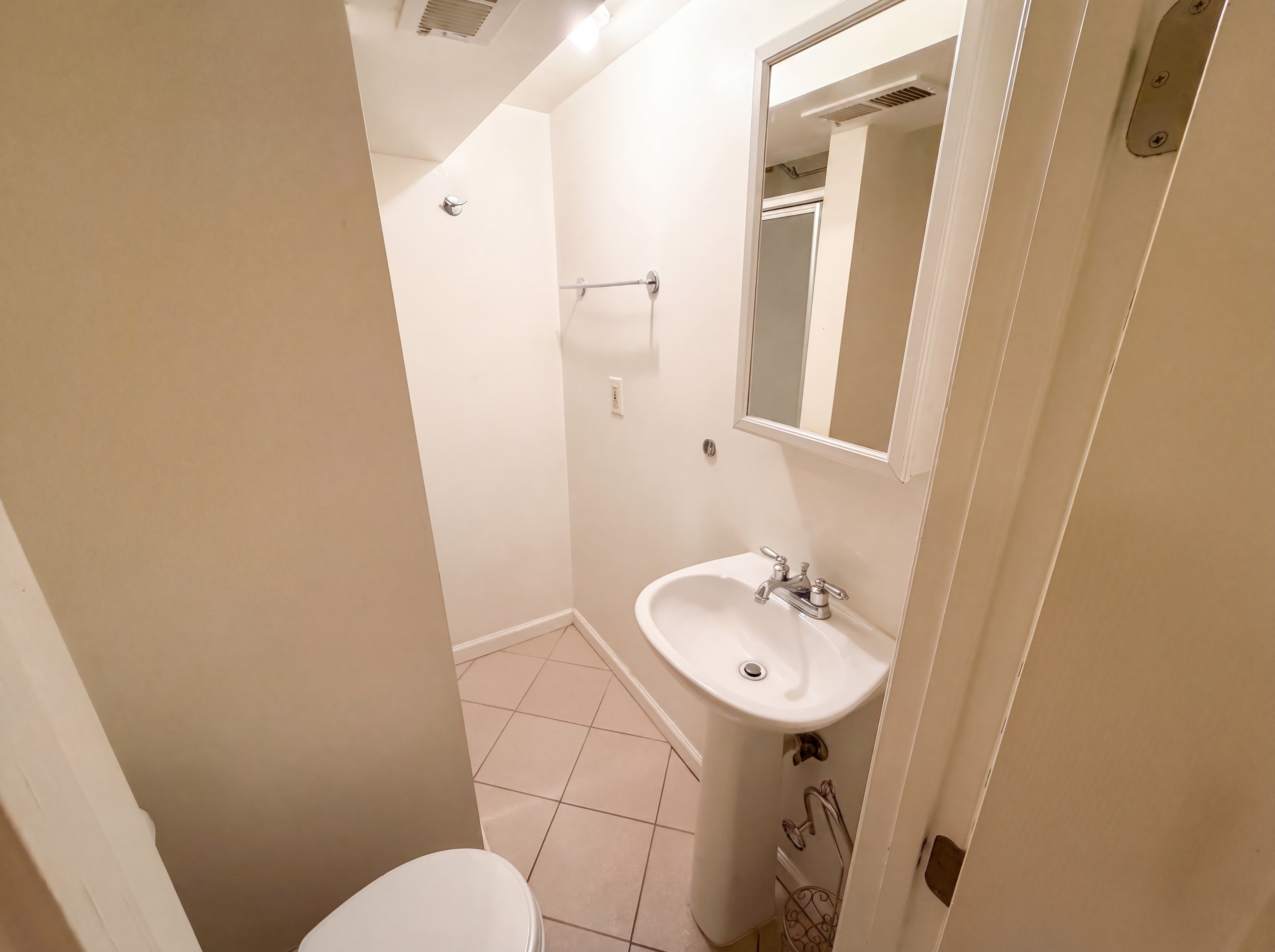Photo 18 of 31 of 3023 K St SE, Washington, DC