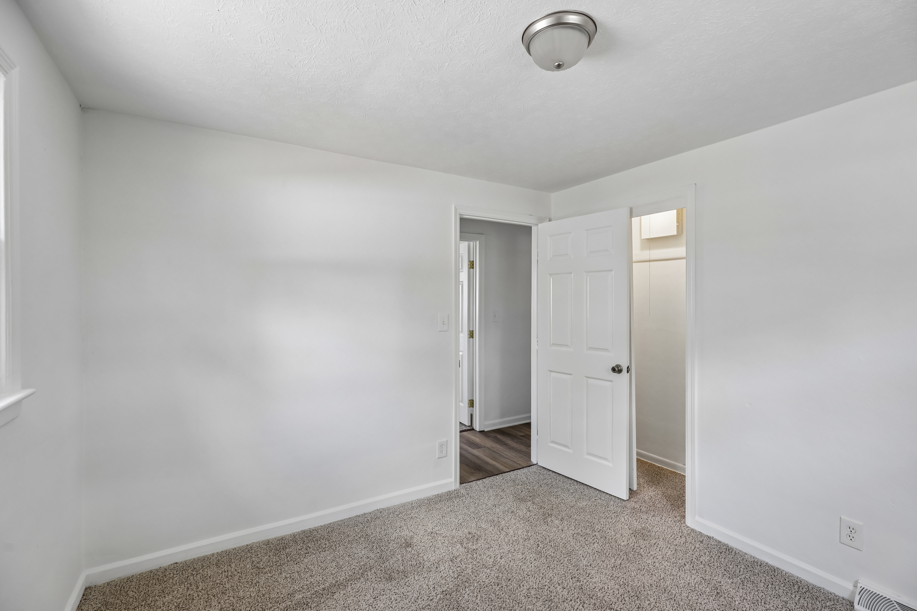 Photo 9 of 47 of 1332 Cloverfield Ave, Dayton, OH