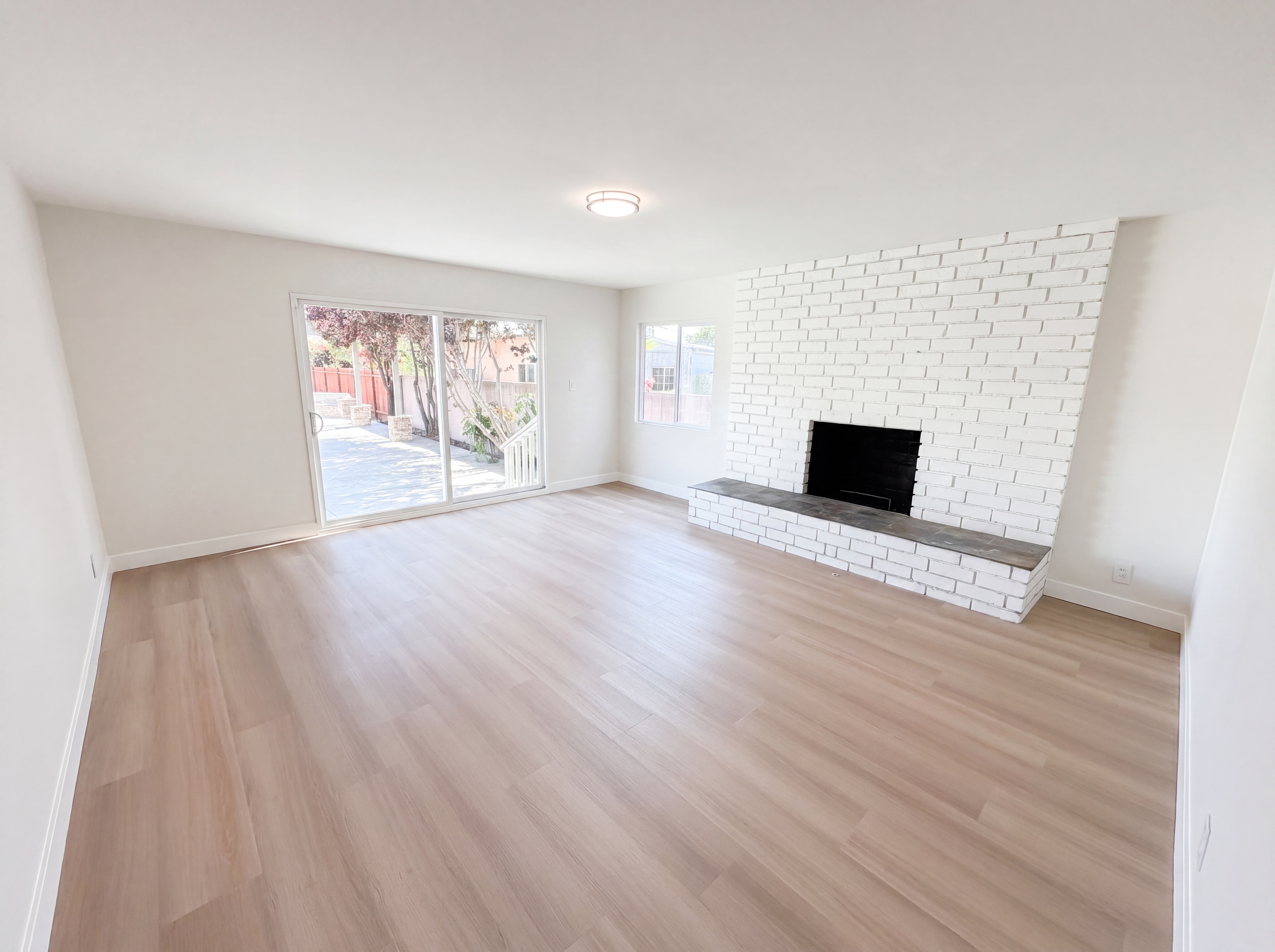 Photo 3 of 27 of 818 W 130th St, Compton, CA