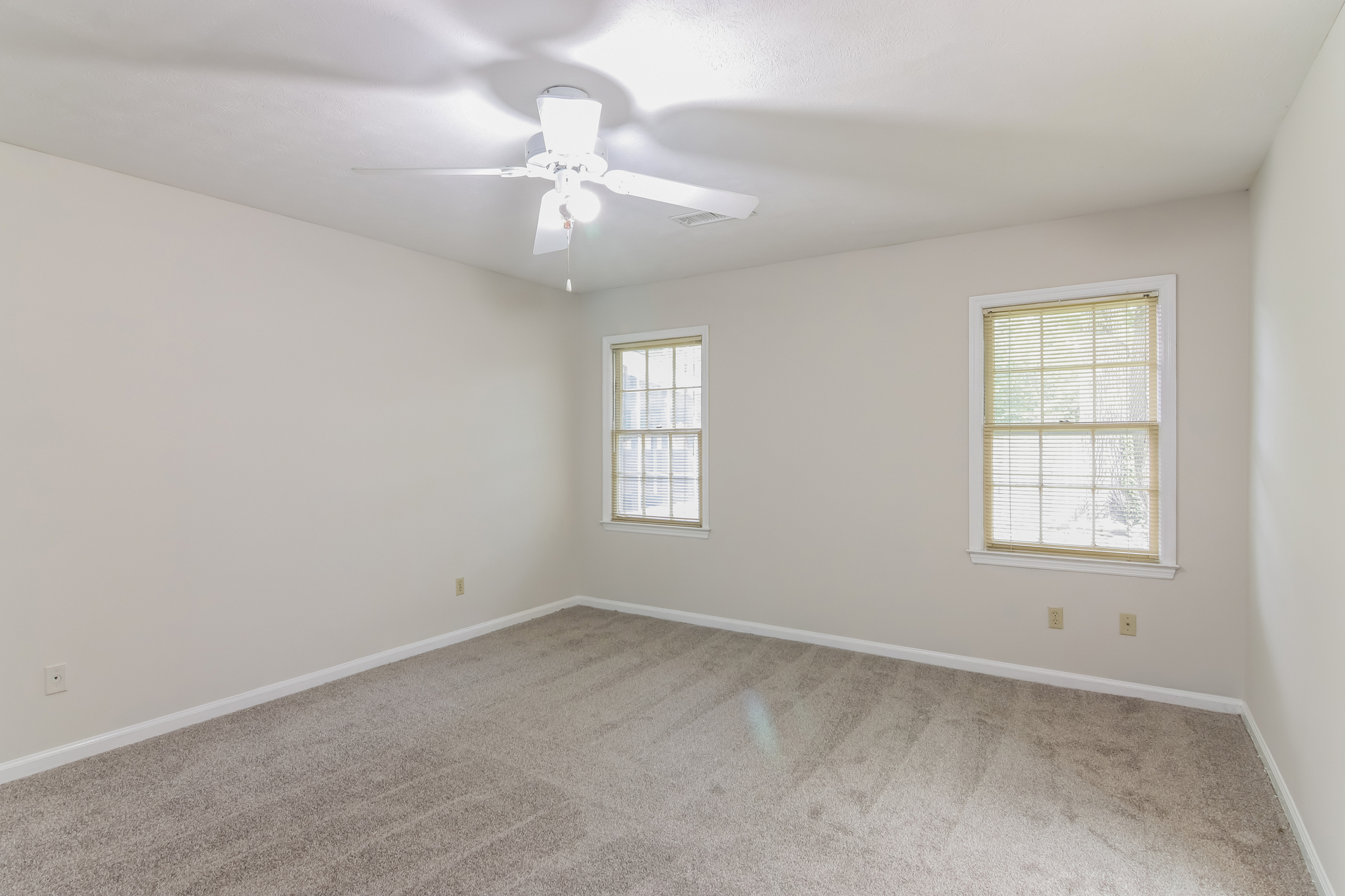 Photo 4 of 20 of 4303 Castlewood Pkwy, Columbus, GA