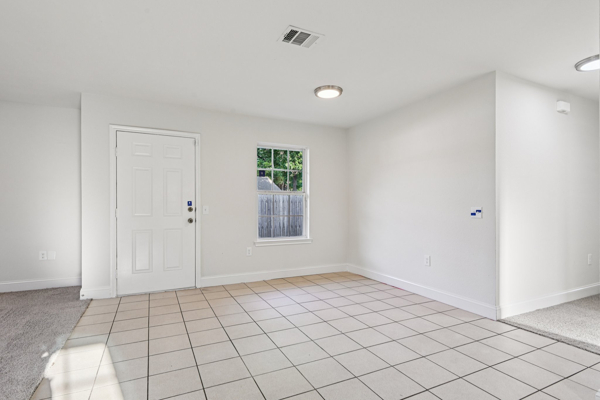 Photo 19 of 38 of 2714 Silkwood St, Dallas, TX