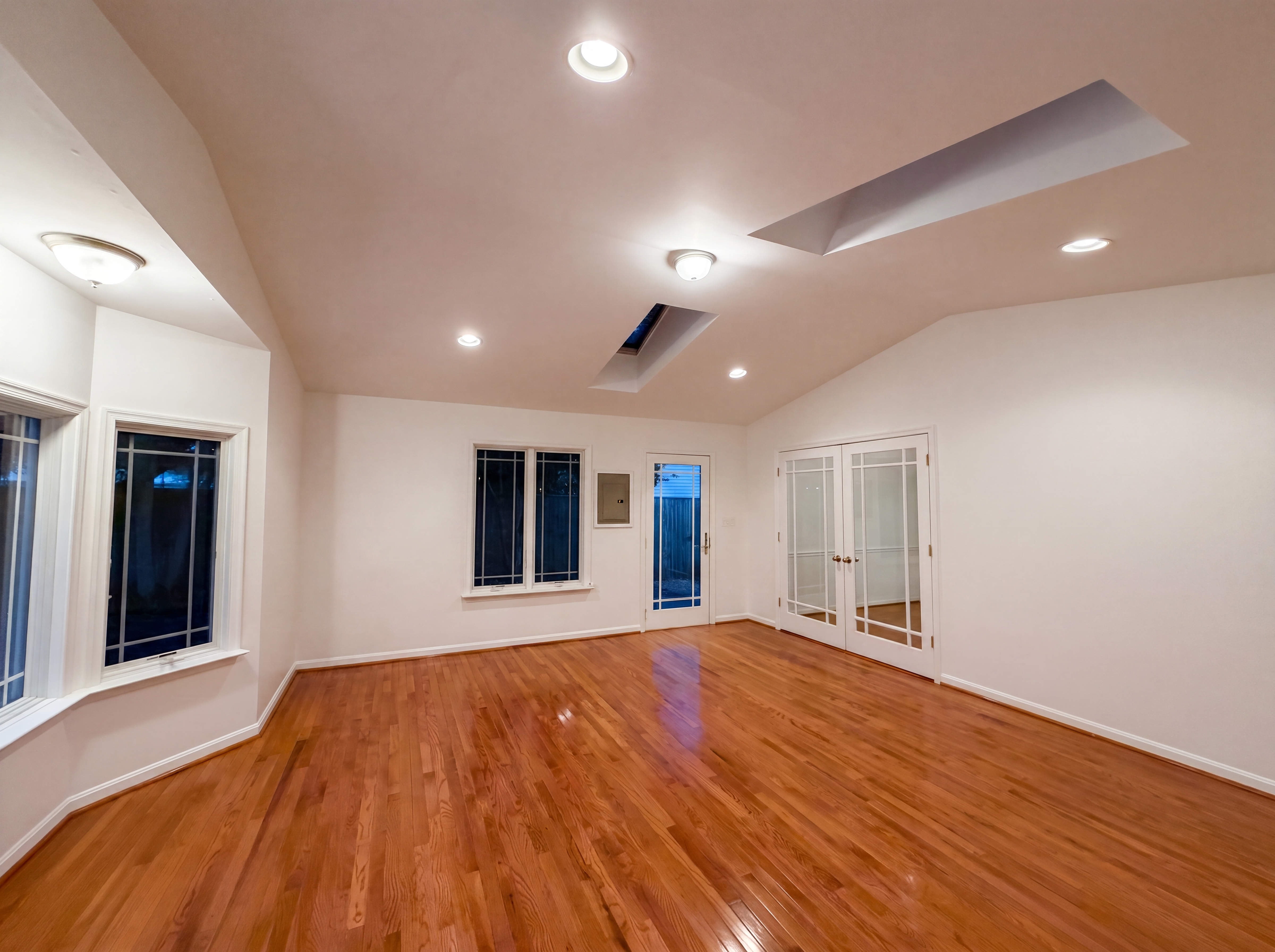 Photo 12 of 51 of 8947 Rosewood St, Manassas, VA