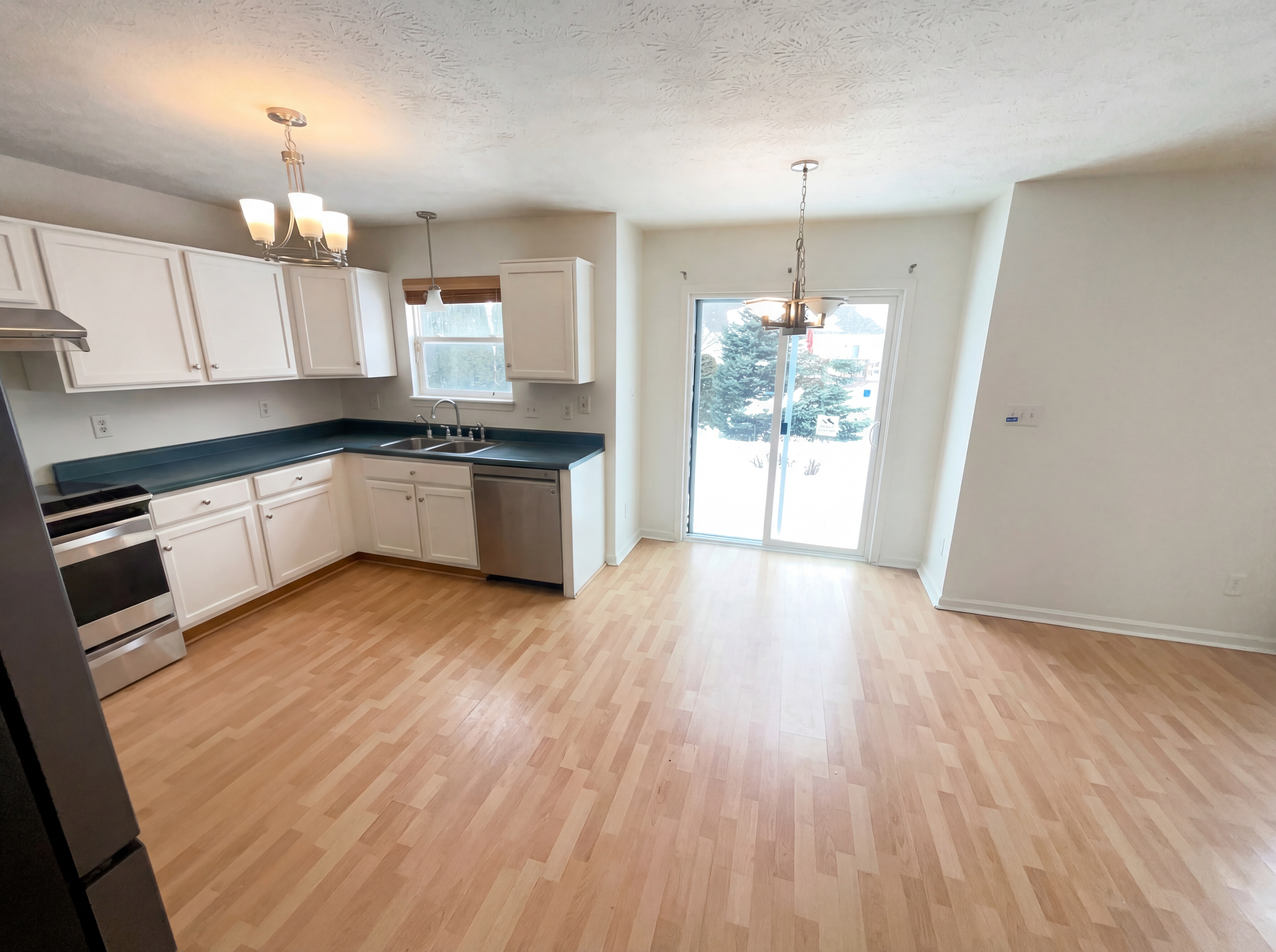 Photo 9 of 24 of 3211 Waterloo Cir, Indianapolis, IN