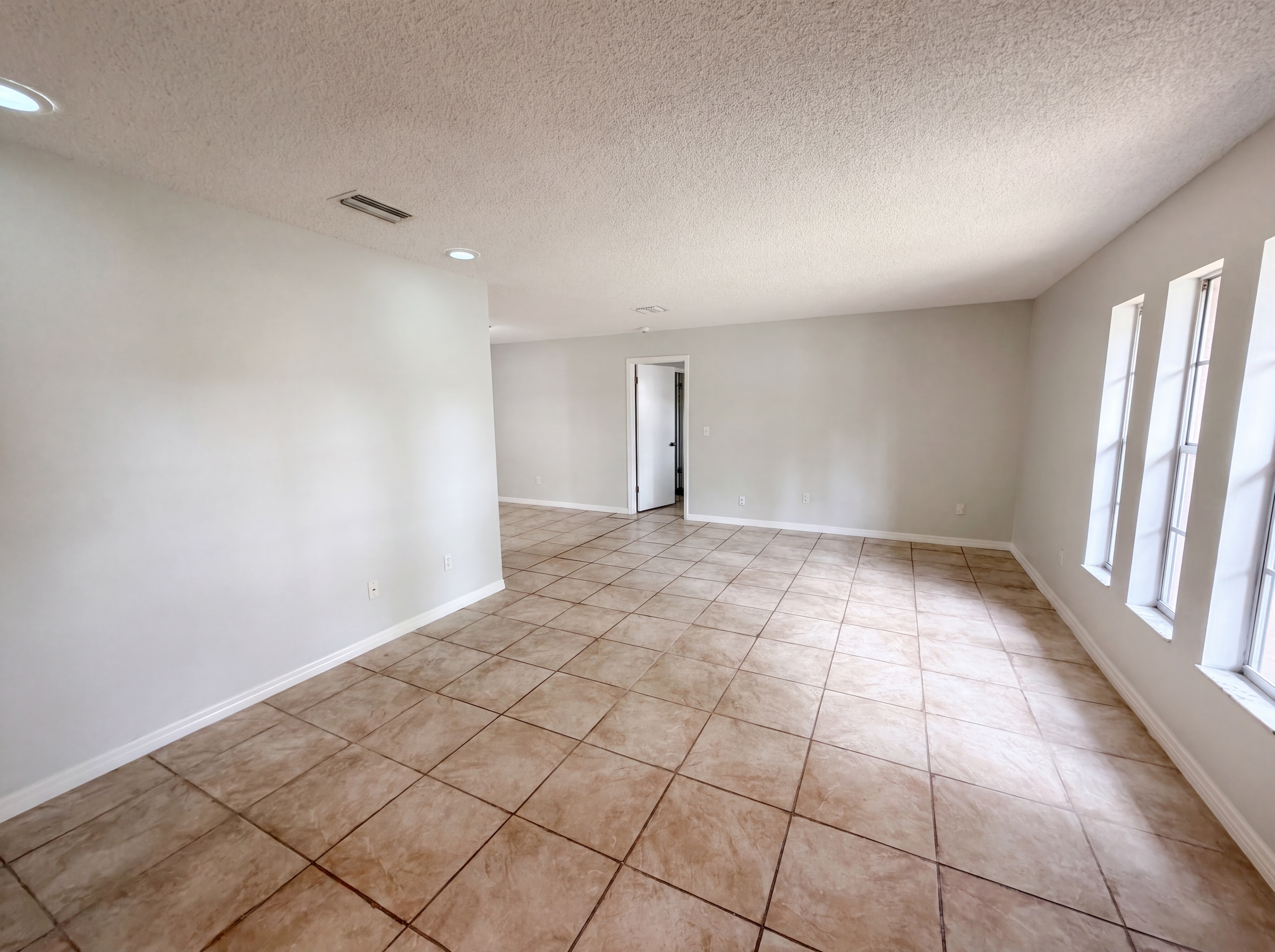Photo 3 of 22 of 4730 Carmel St, Orlando, FL