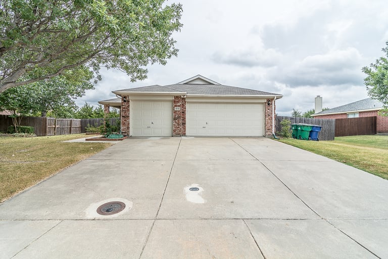 Photo 1 of 21 - 410 Stefhanie Dr, Celina, TX 75009