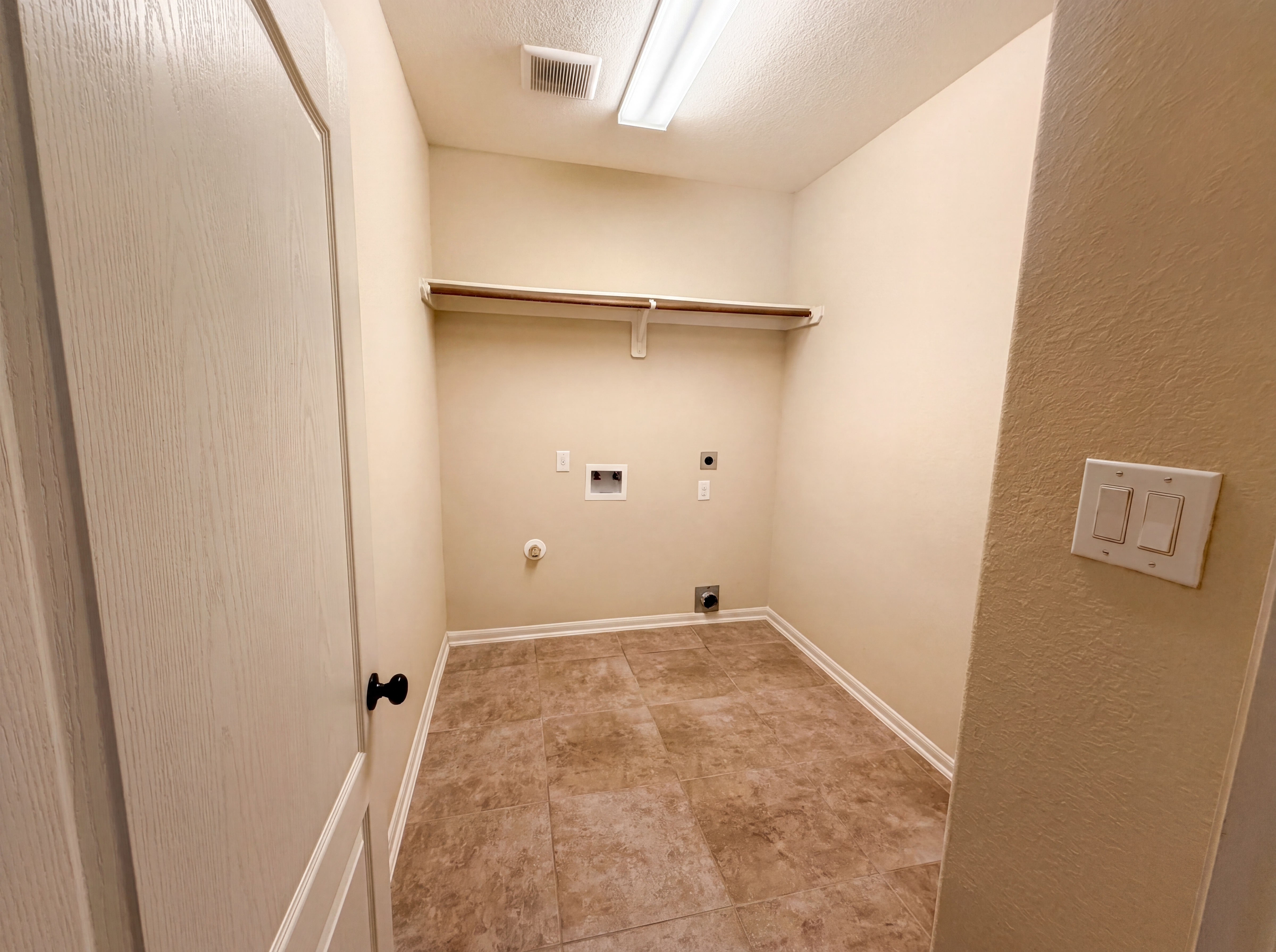 Photo 22 of 26 of 6523 Hunters Creek Ln, Baytown, TX