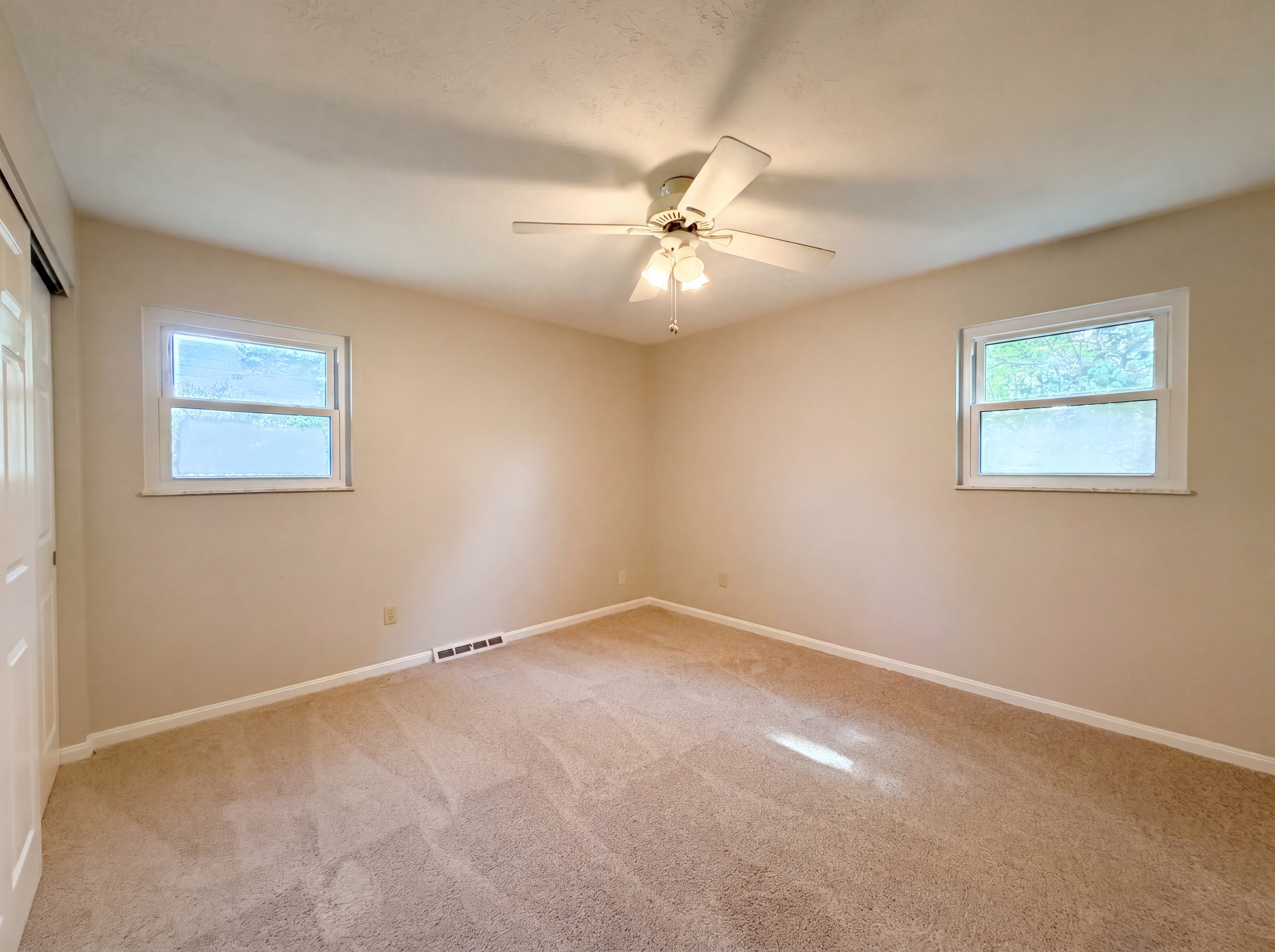 Photo 14 of 22 of 2086 Resor Rd, Fairfield, OH