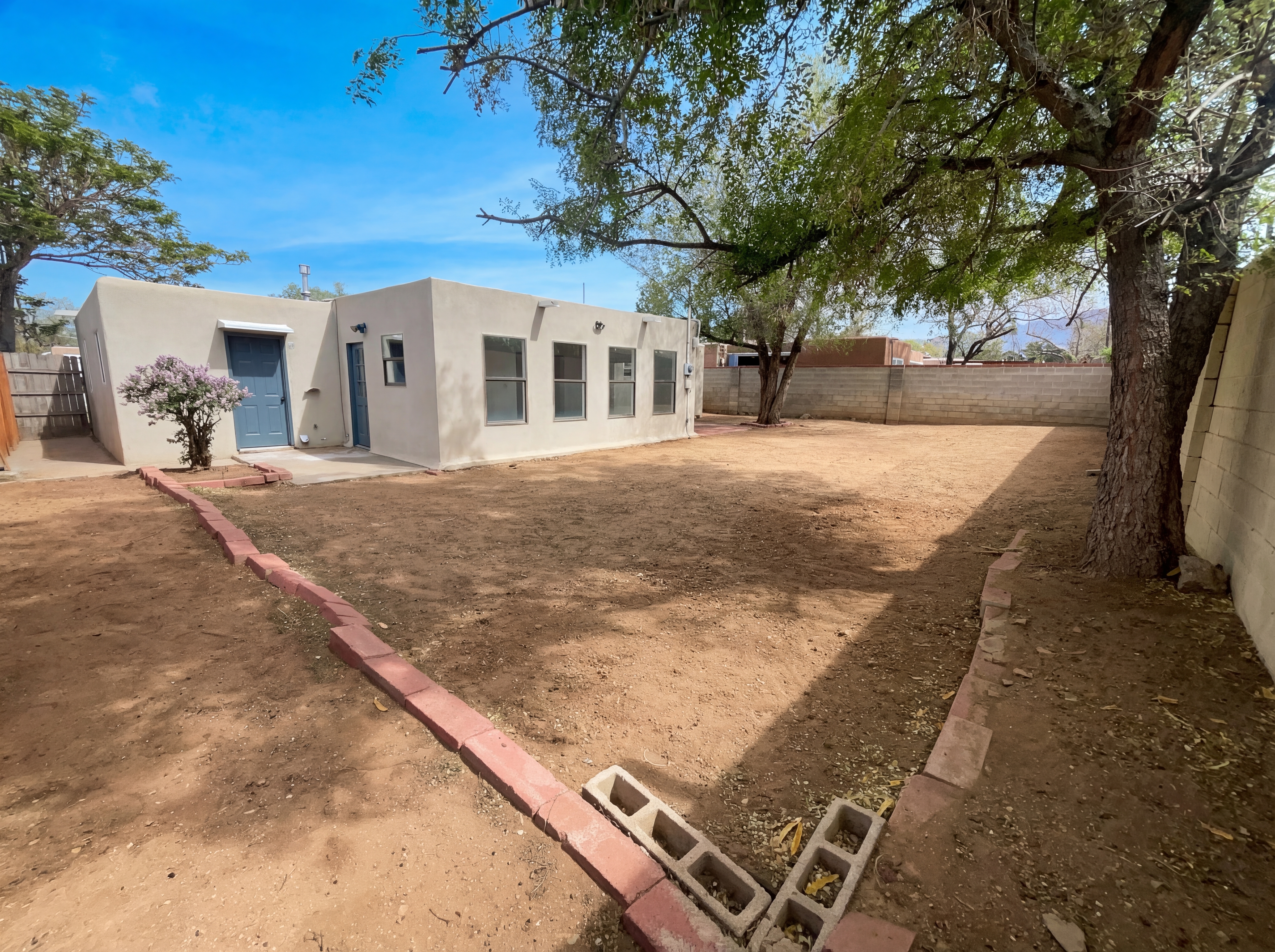 Photo 5 of 18 of 8112 Princess Jeanne Ave NE, Albuquerque, NM
