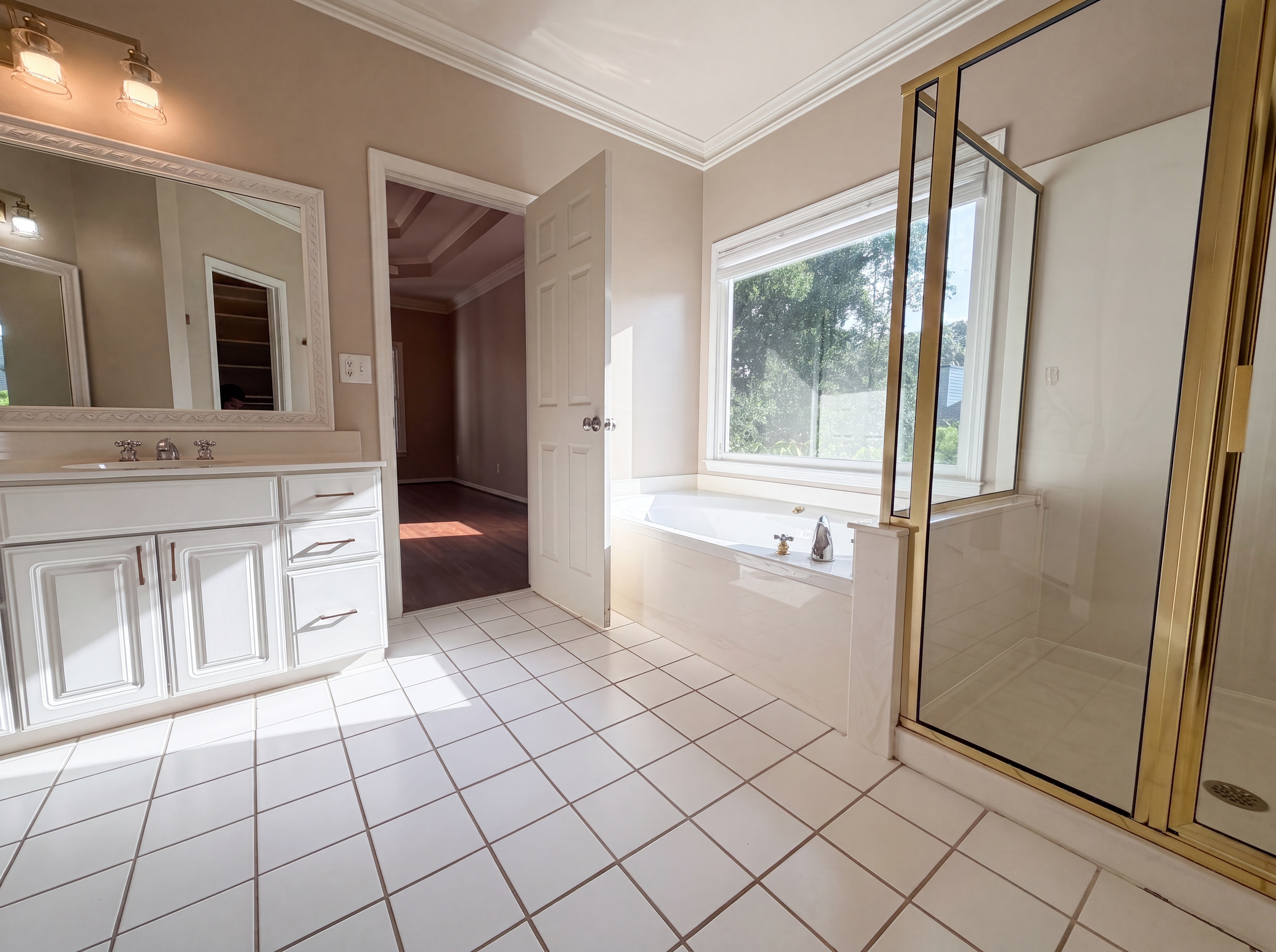 Photo 13 of 34 of 2299 Camden Dr SW, Marietta, GA