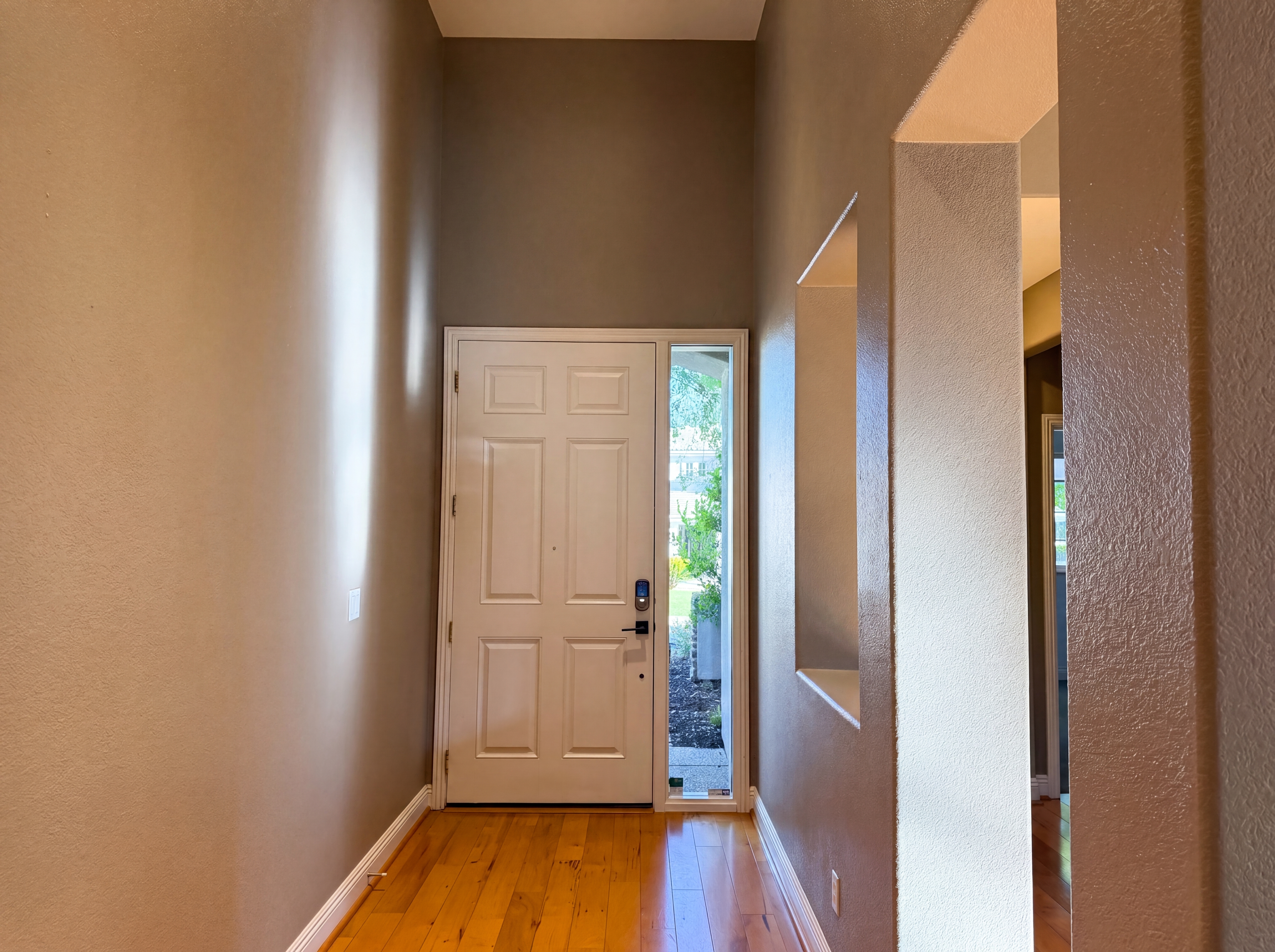 Photo 9 of 51 of 1401 Grey Owl Cir, Roseville, CA