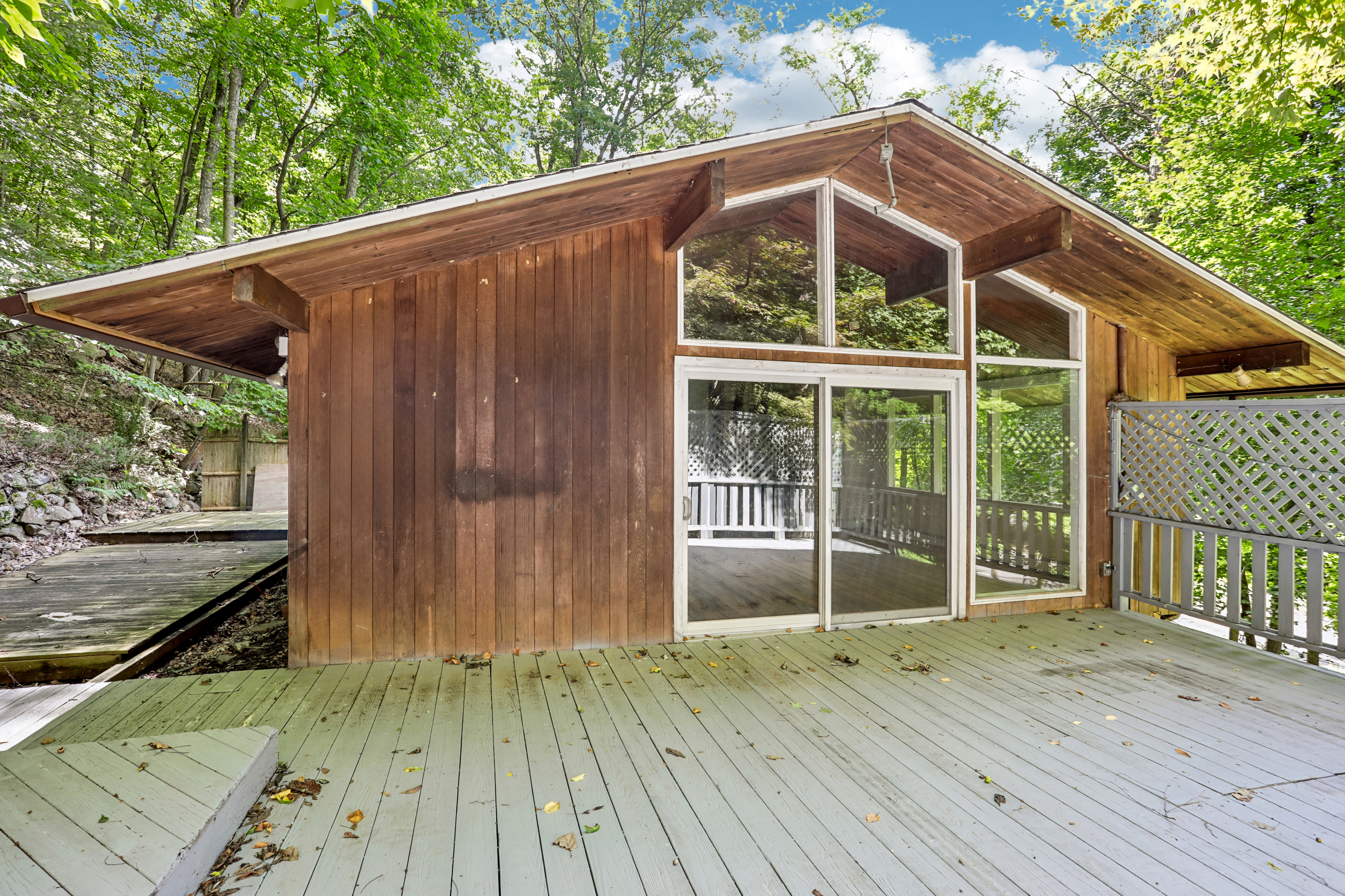 Photo 27 of 31 of 951 Haverstraw Rd, Suffern, NY