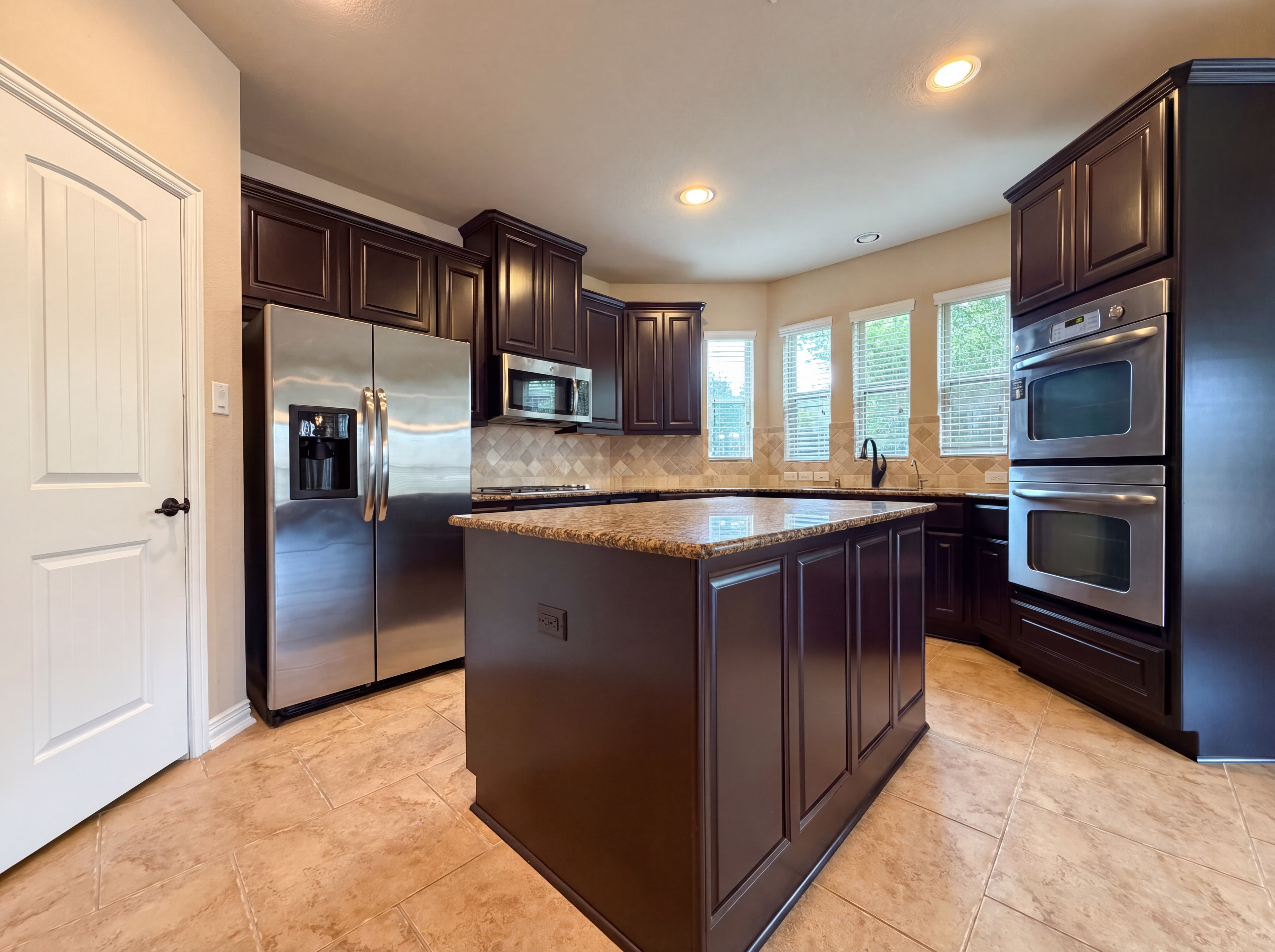 Photo 2 of 21 of 1036 Cedar Forest Dr, Conroe, TX