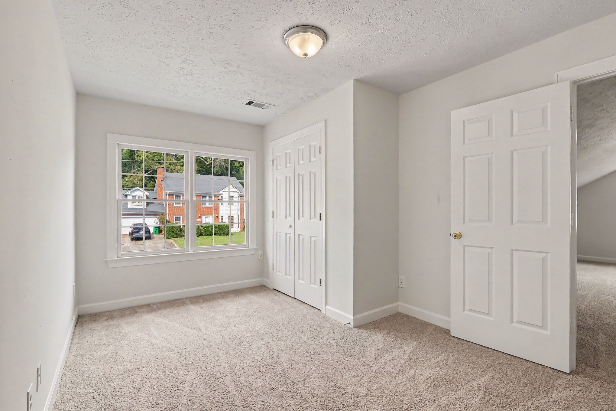 Photo 10 of 18 of 6391 Phillips Pl, Lithonia, GA
