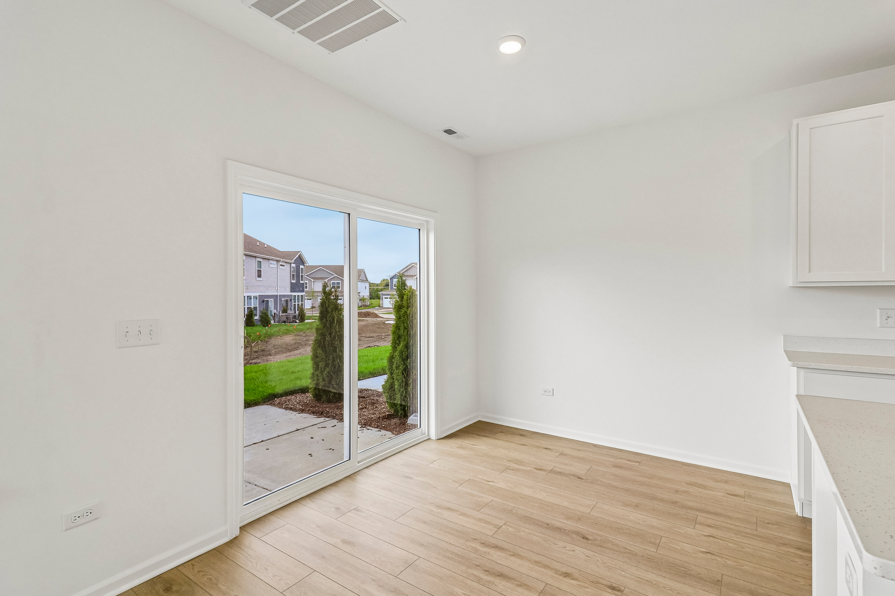 Photo 8 of 29 of 649 Cassia Ct, Crystal Lake, IL