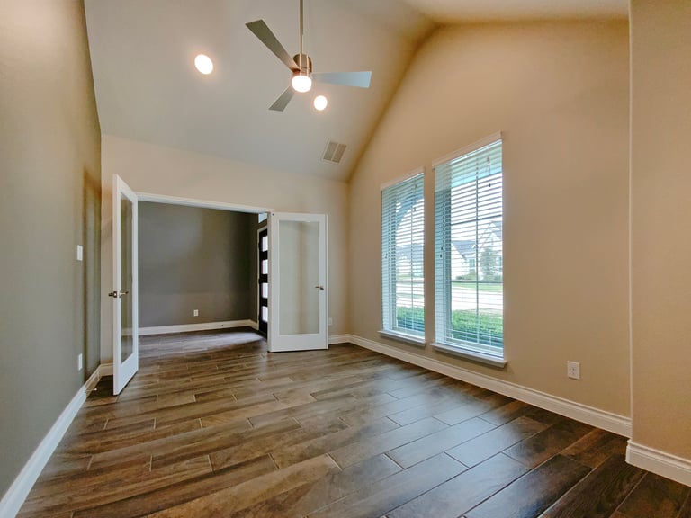 Photo 9 of 31 - 512 Judge Fisk Dr, Leander, TX 78641