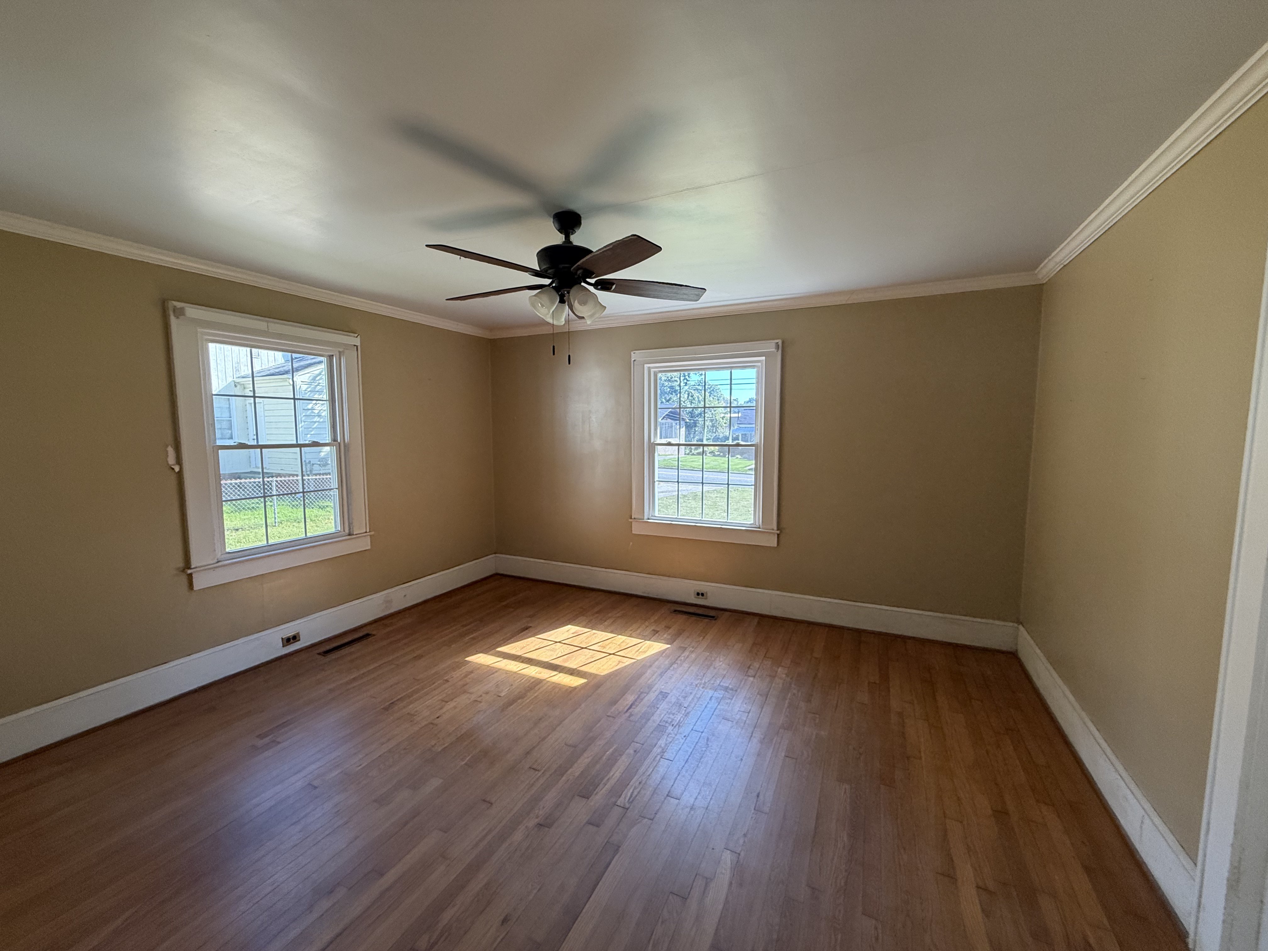 Photo 4 of 29 of 907 S South St, Gastonia, NC