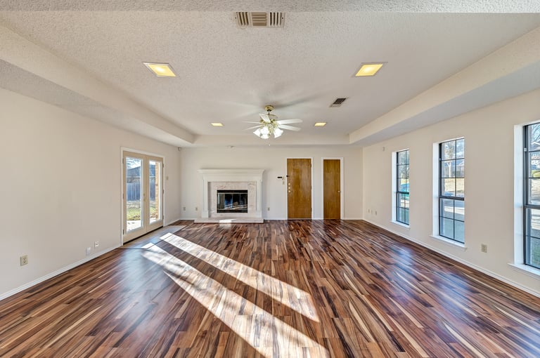 Photo 7 of 22 - 1931 Timberline Cir, Duncanville, TX 75137