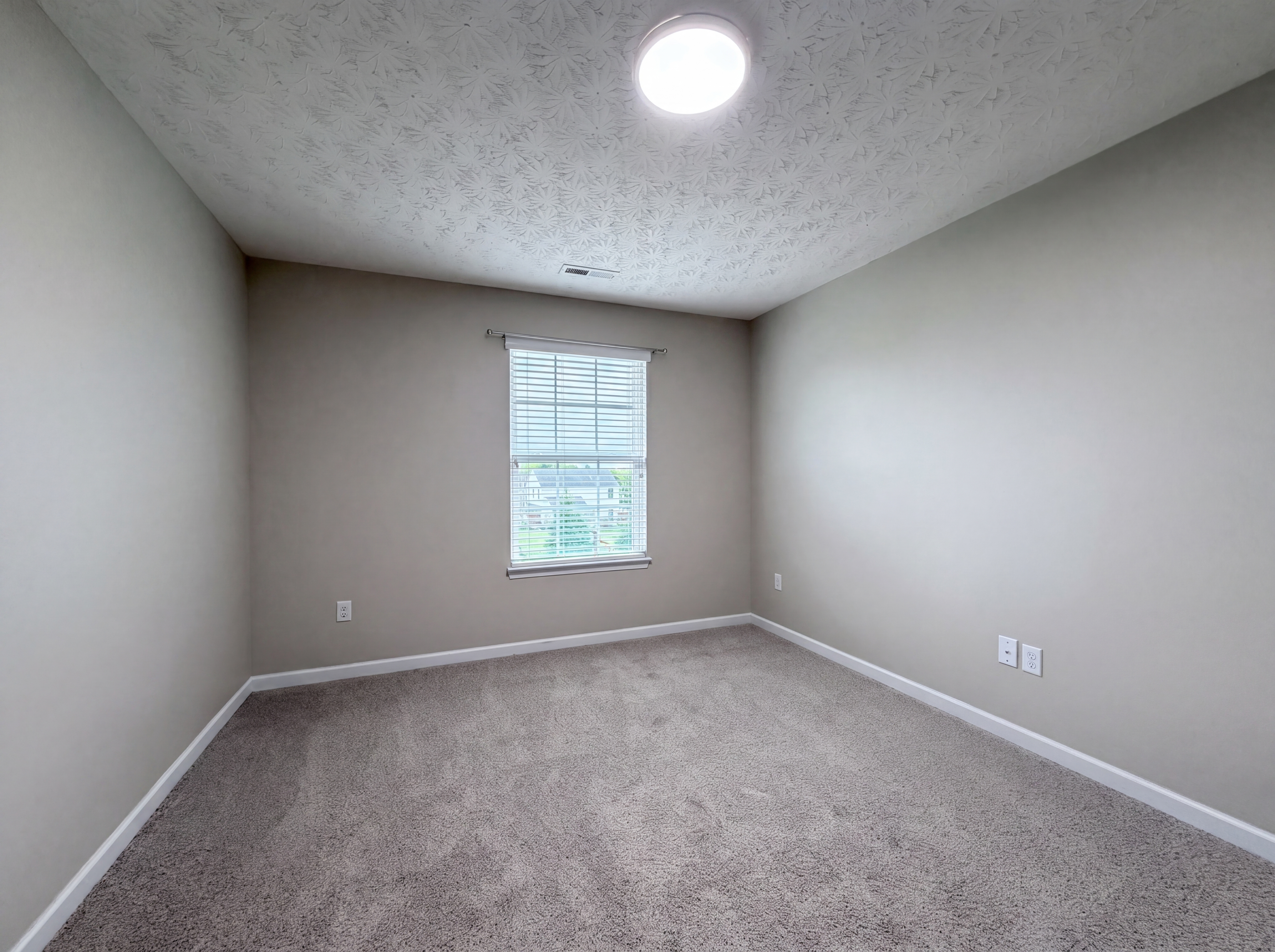 Photo 17 of 37 of 7533 Cherokee Ln, Liberty Township, OH