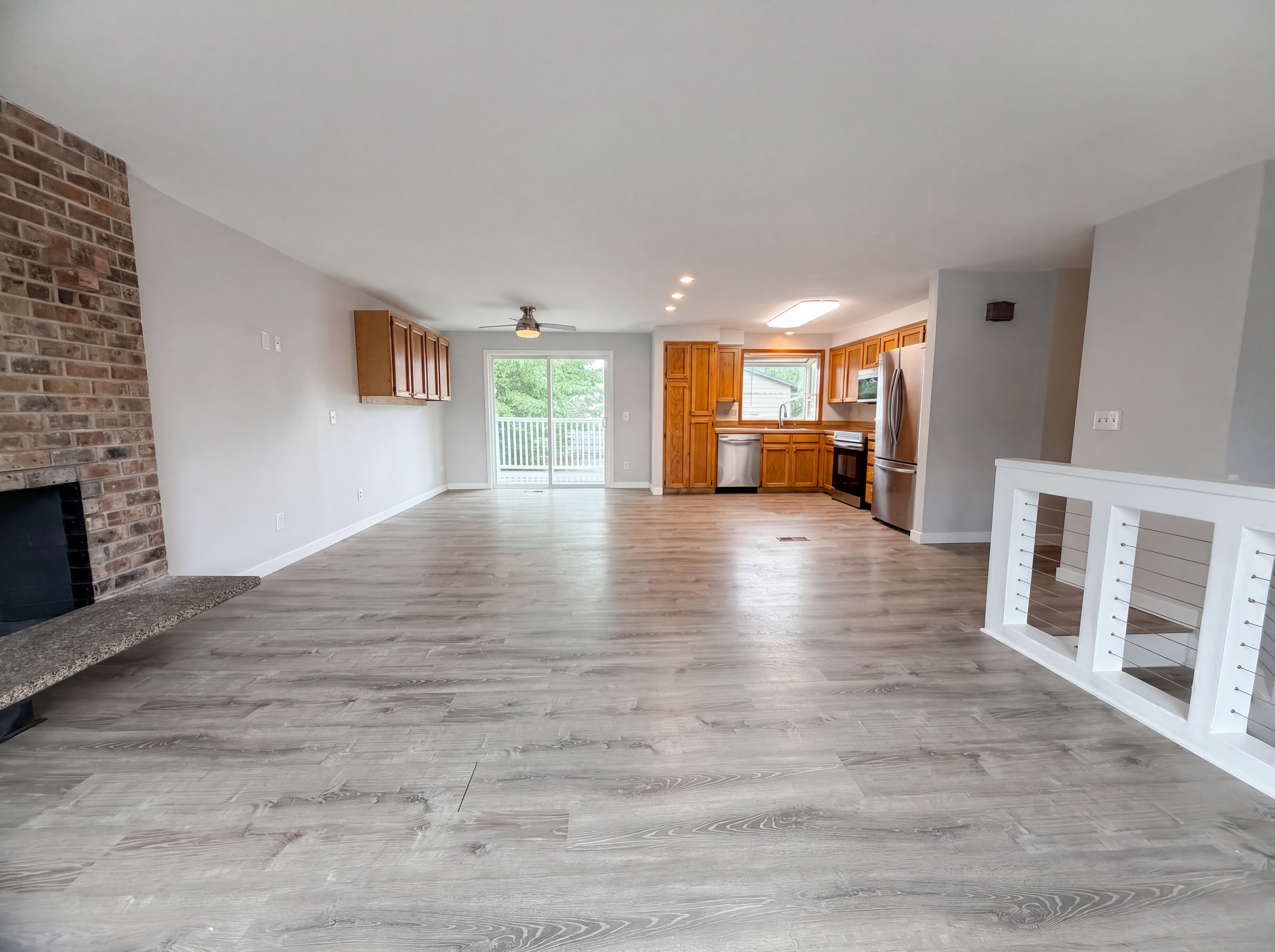 Photo 7 of 17 of 1209 SW 25th St, Troutdale, OR