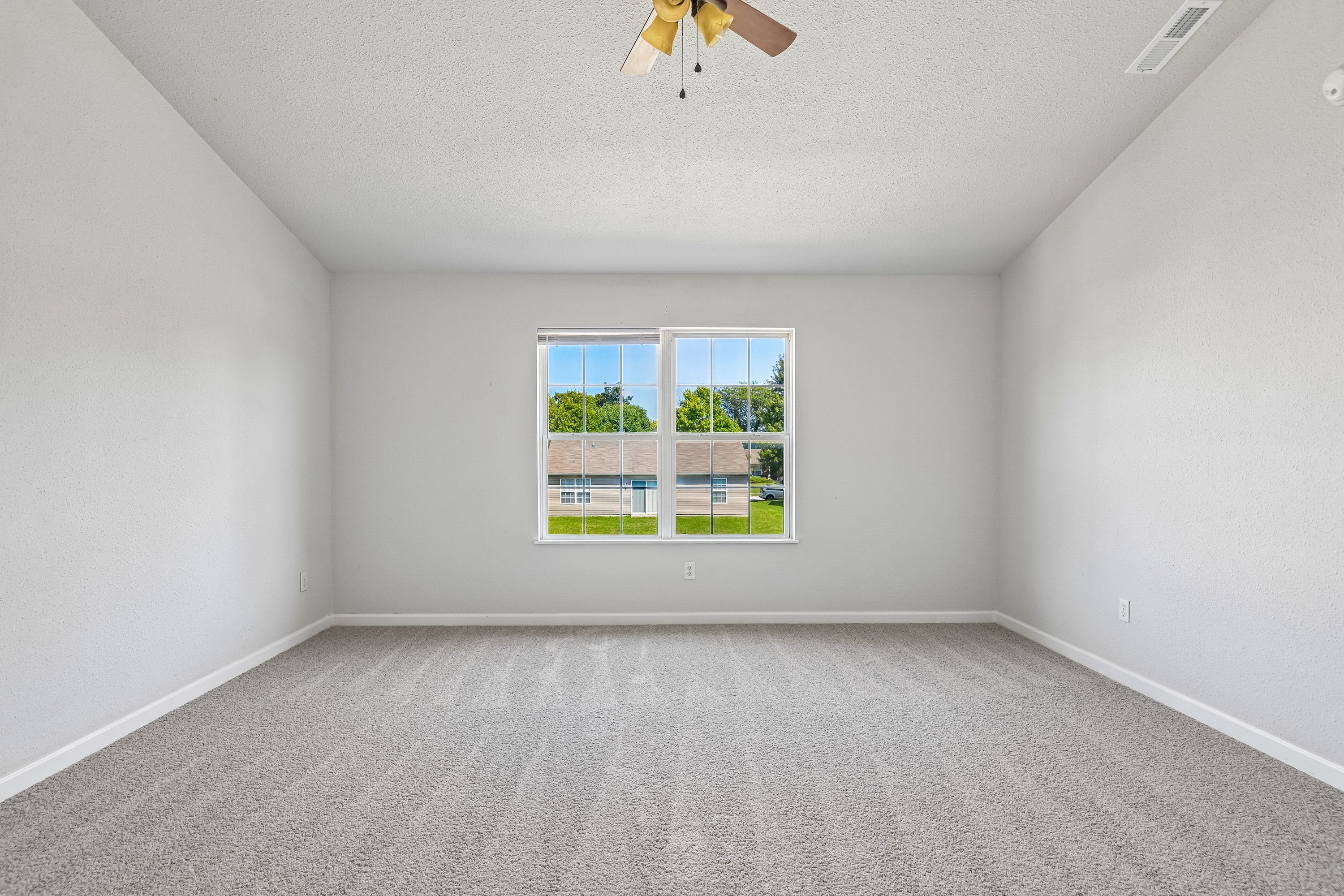 Photo 5 of 43 of 2327 Rostock Ct, Indianapolis, IN