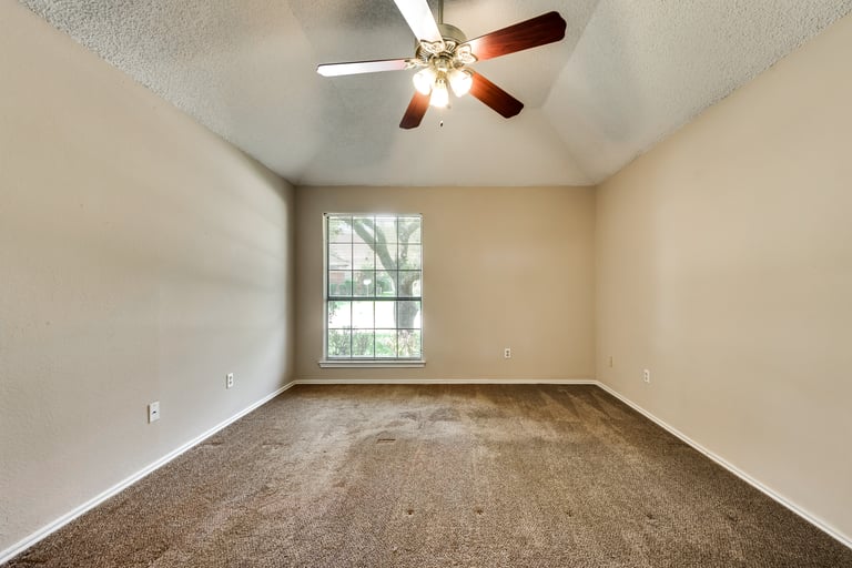 Photo 18 of 31 - 1636 Palisades Dr, Carrollton, TX 75007